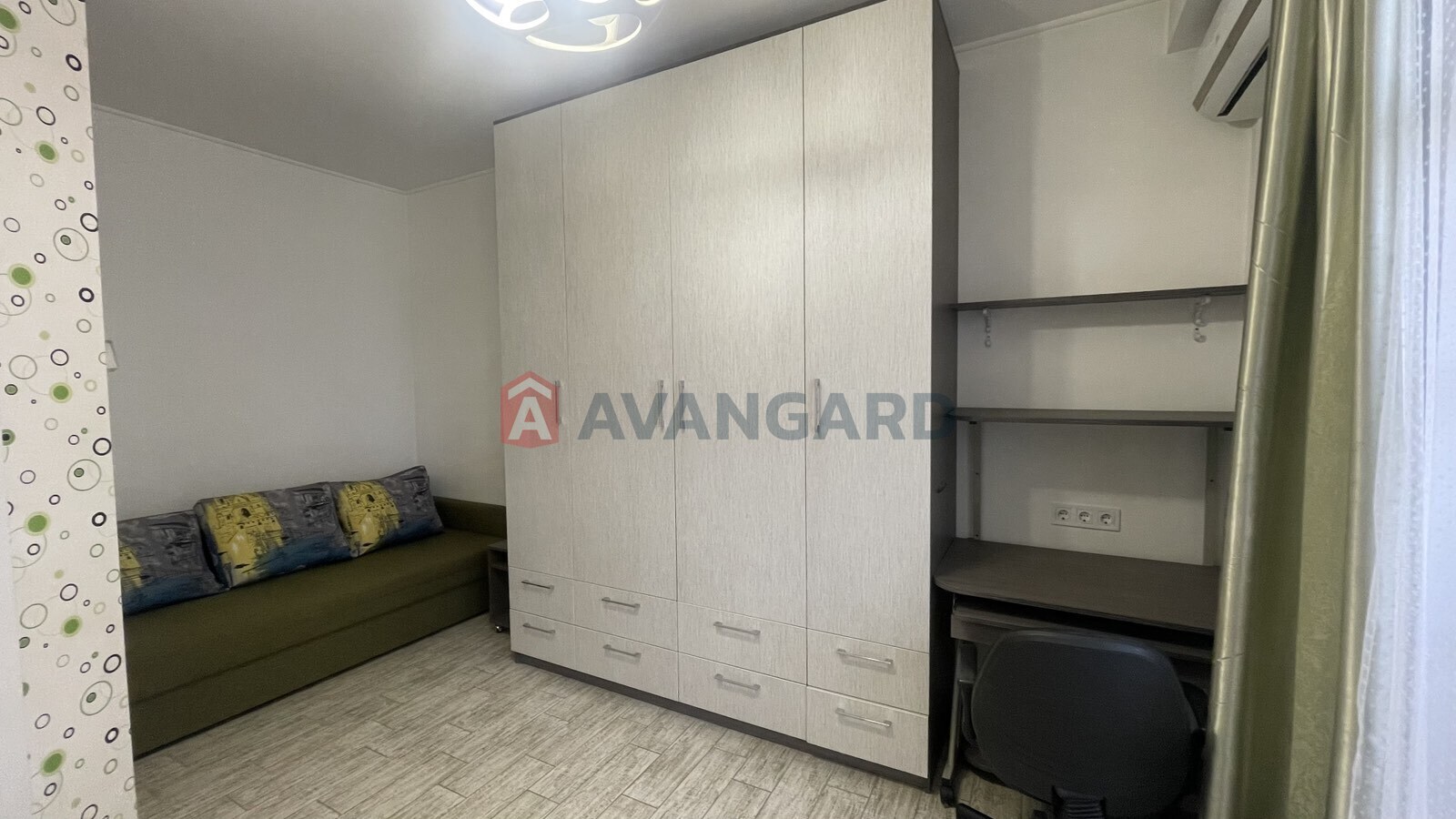 1 ��. ��������, 32/-/7 ��. �., 2/8 ������ ���� 4