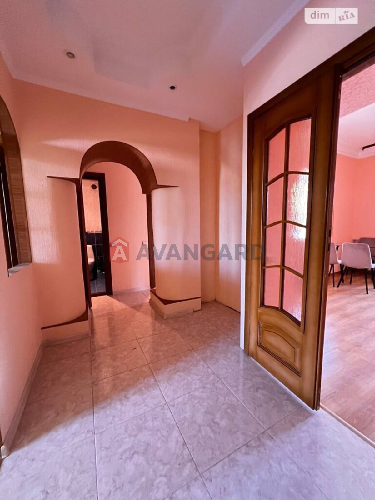 3 ��. ��������, 100/-/- ��. �., 3/4 ������ ���� 10