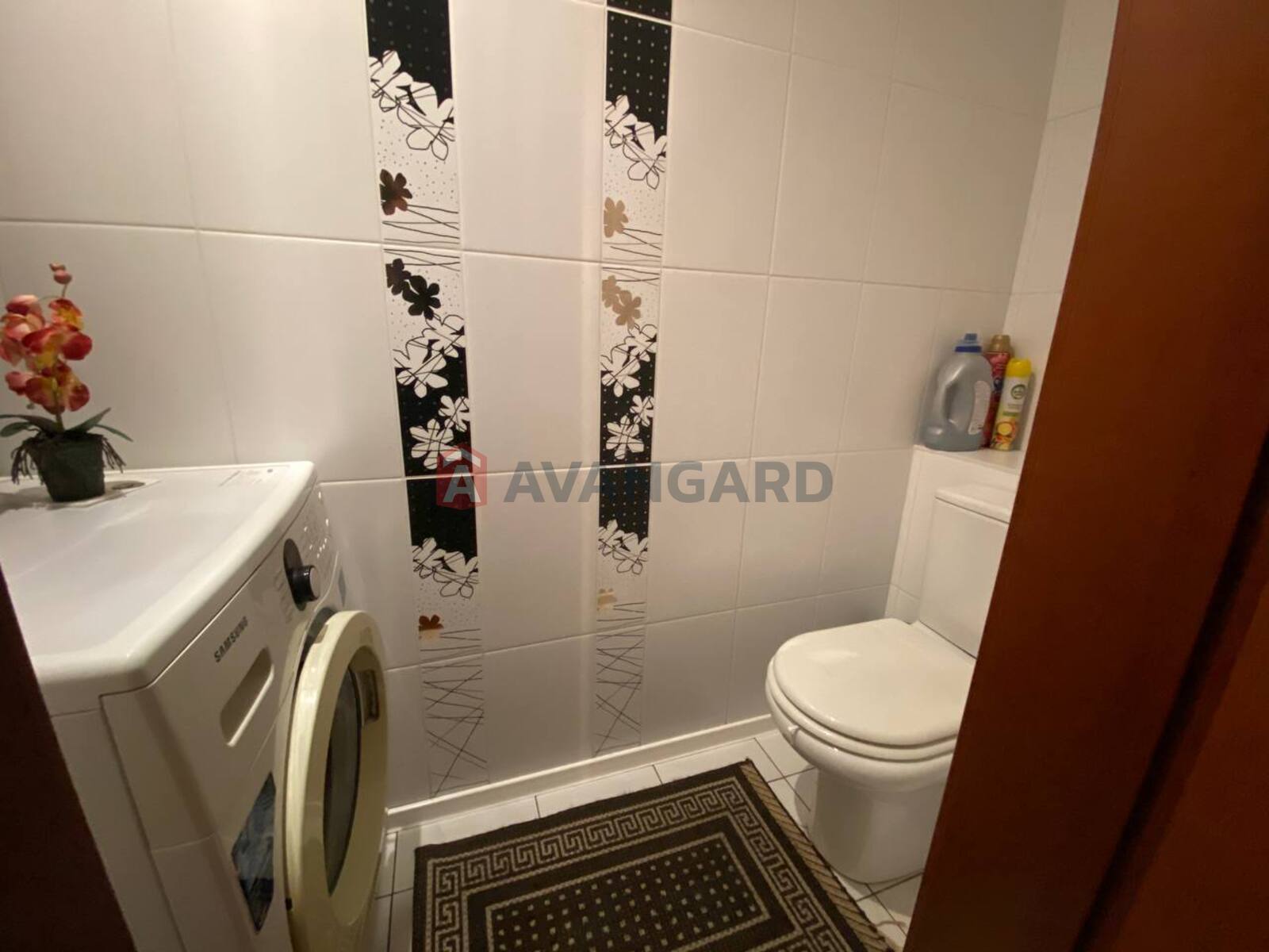 3 ��. ��������, 93,44/32,2/28,4 ��. �., 6/13 ������ ���� 15