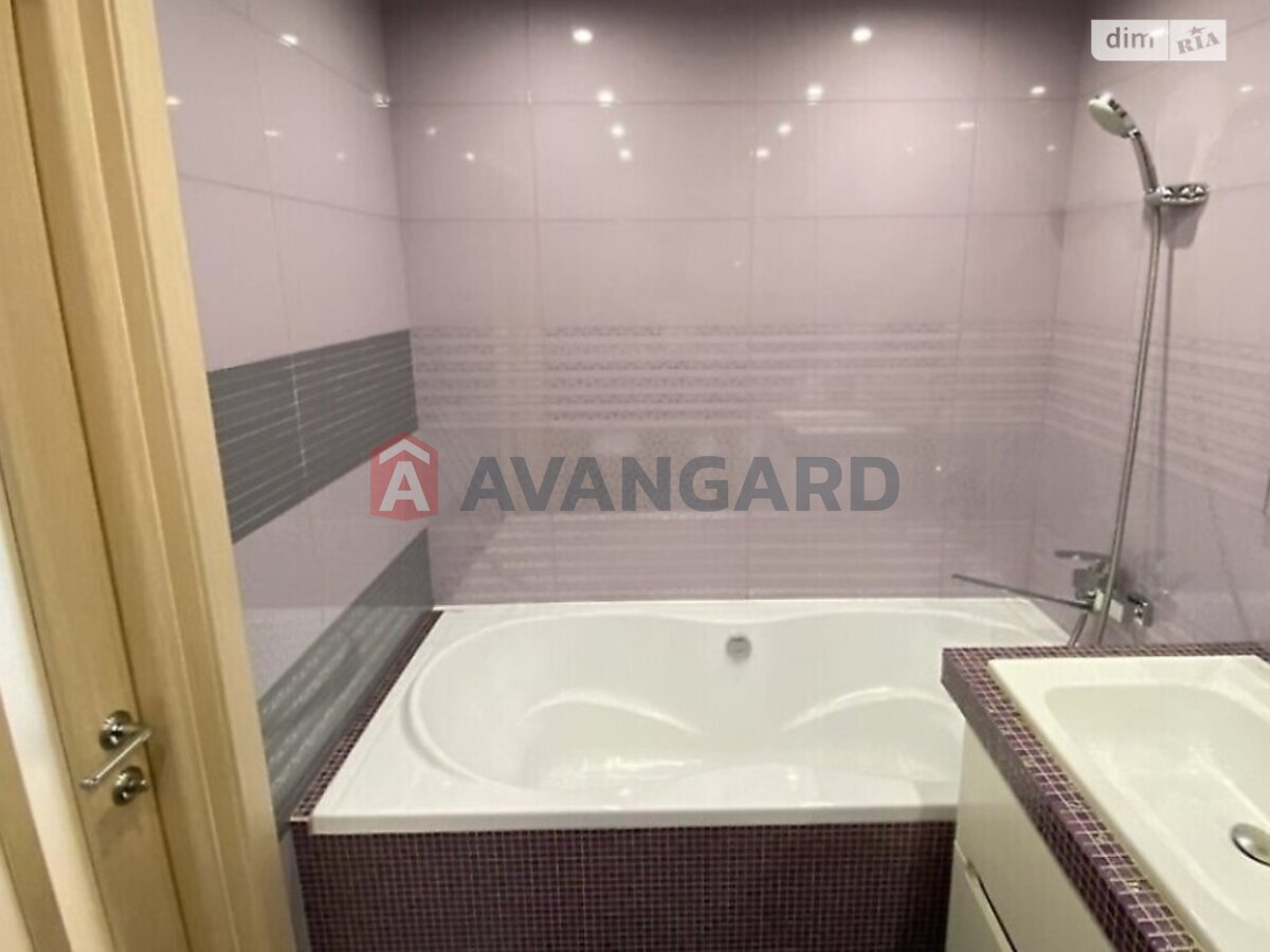 3 ��. ��������, 95/52/10 ��. �., 4/5 ������ ���� 14