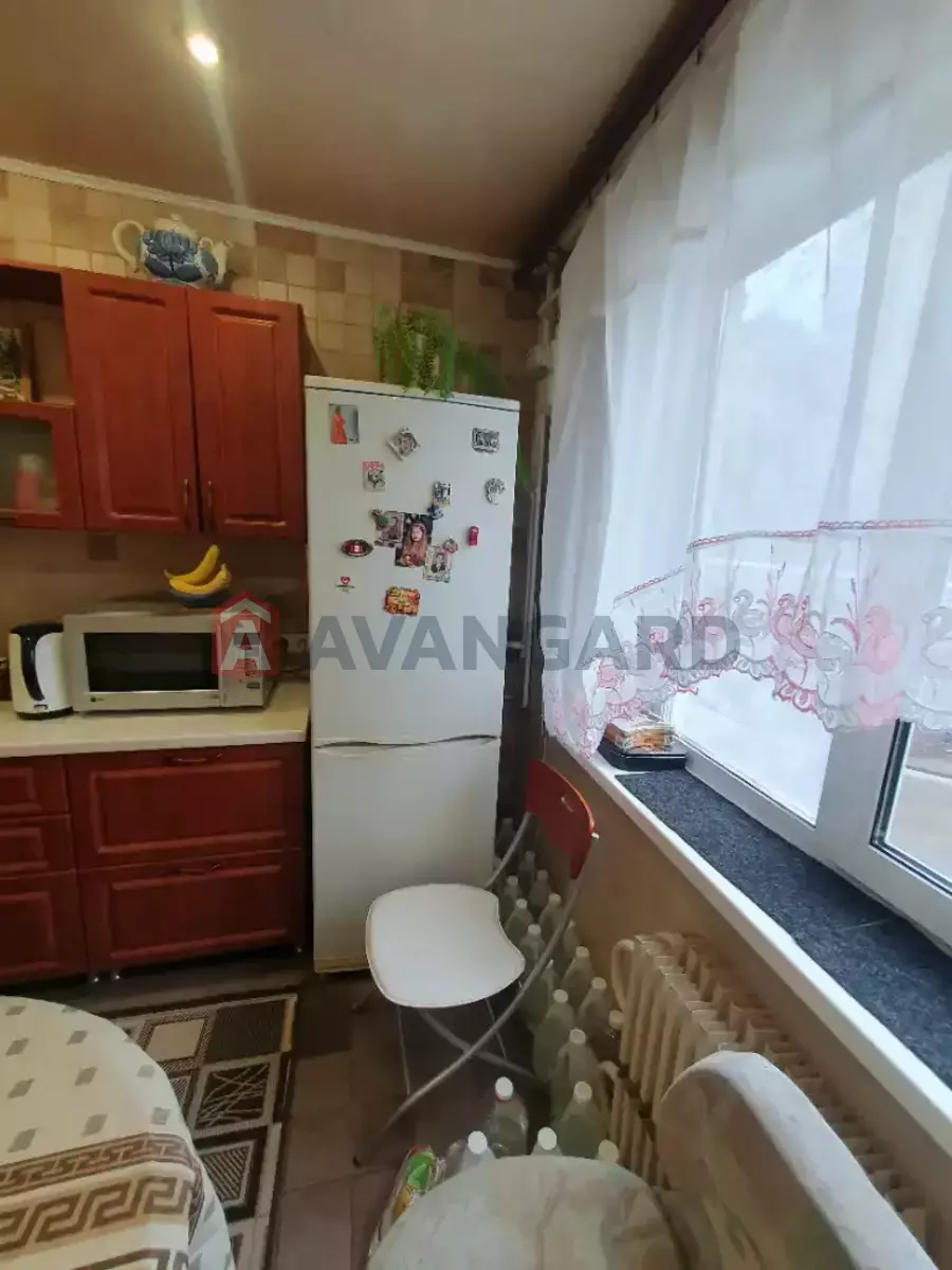 3 ��. ��������, 63/38/8 ��. �., 2/9 ������ ���� 4