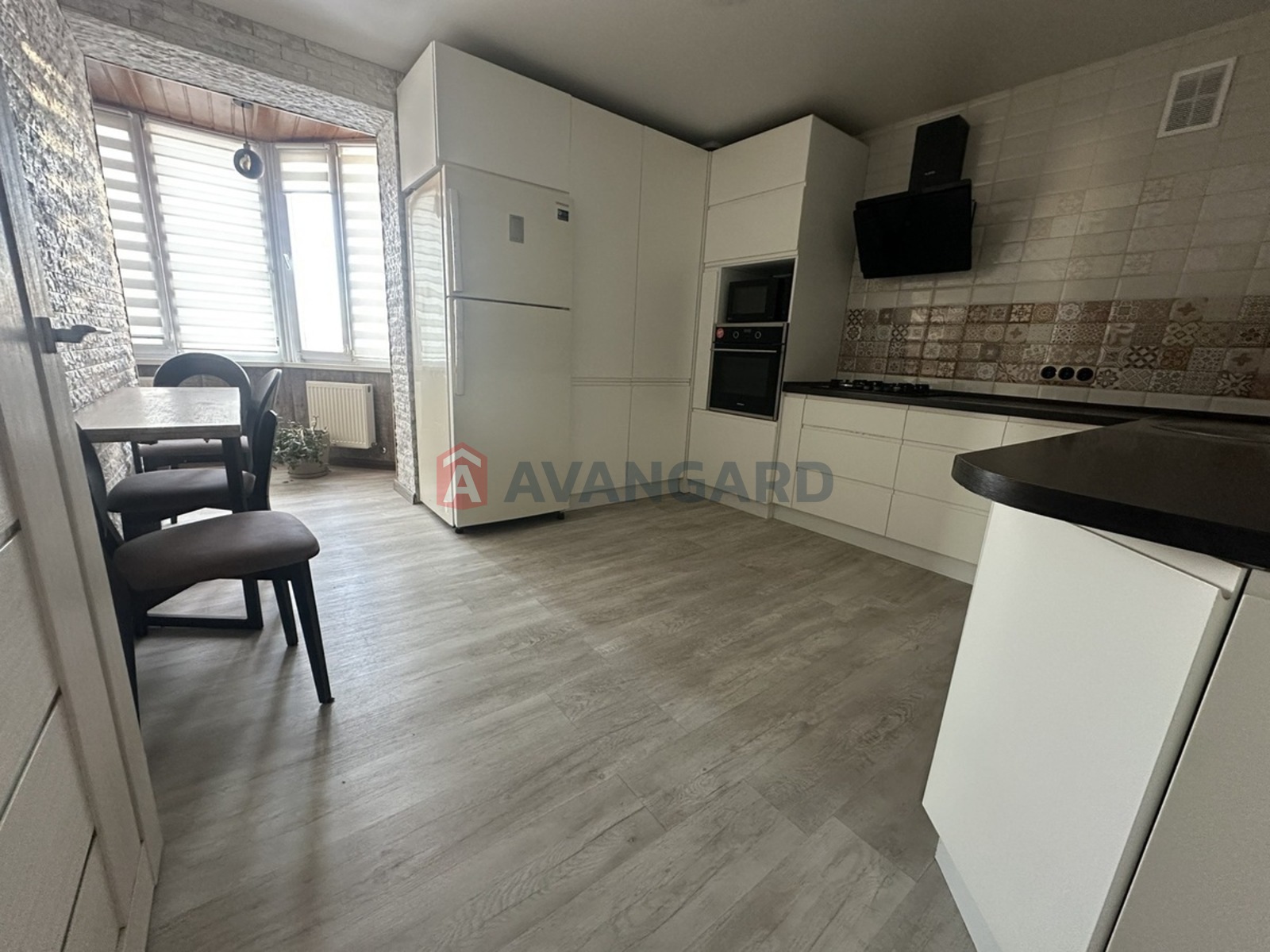 3 ��. ��������, 83/34/18 ��. �., 10/11 ������ ���� 19