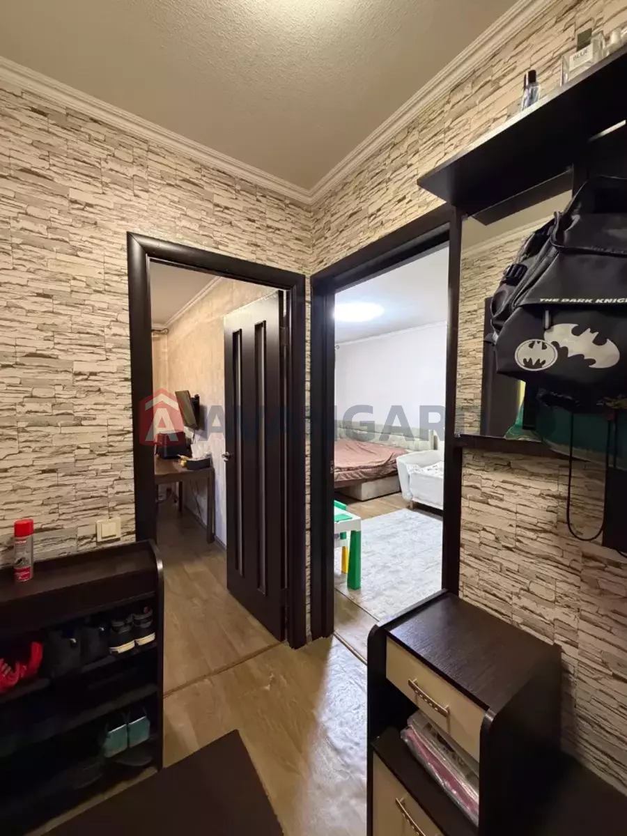 1 ��. ��������, 33/17/10 ��. �., 8/9 ������ ���� 9