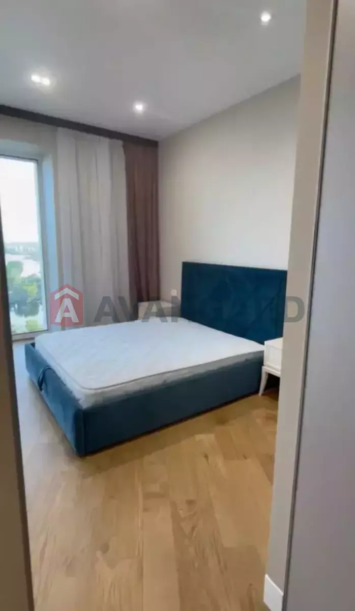 3 ��. ��������, 100/-/20 ��. �., 20/25 ������ ���� 3