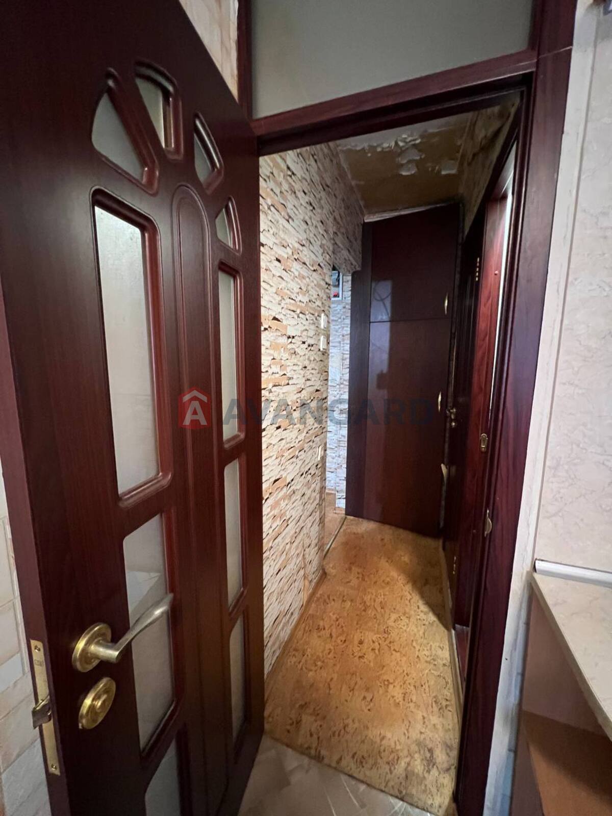 2 ��. ��������, 47,5/27,7/7,3 ��. �., 2/9 ������ ���� 15