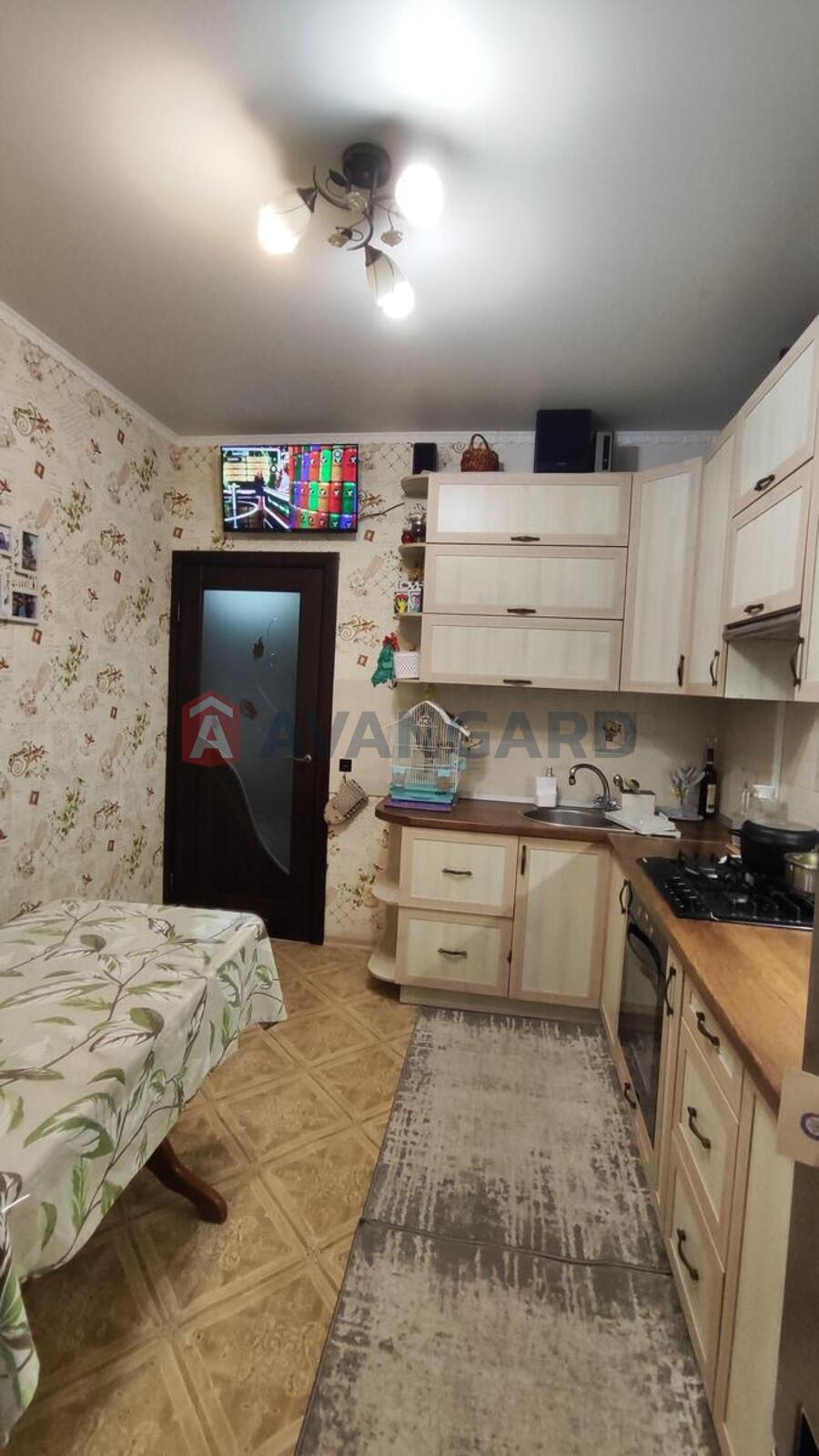 1 ��. ��������, 38/18/10 ��. �., 4/9 ������ ���� 4