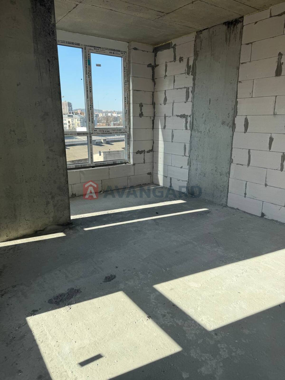 3 ��. ��������, 84,89/46,43/14,81 ��. �., 5/9 ������ ���� 8