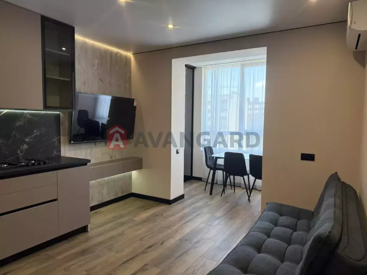 3 ��. ��������, 69/-/- ��. �., 8/10 ������ ���� 4