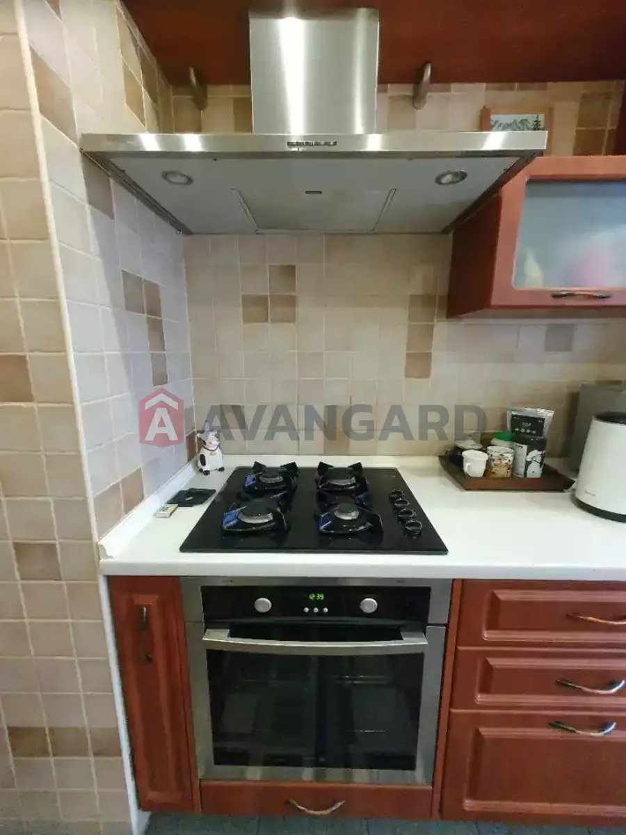 3 ��. ��������, 63/38/8 ��. �., 2/9 ������ ���� 5