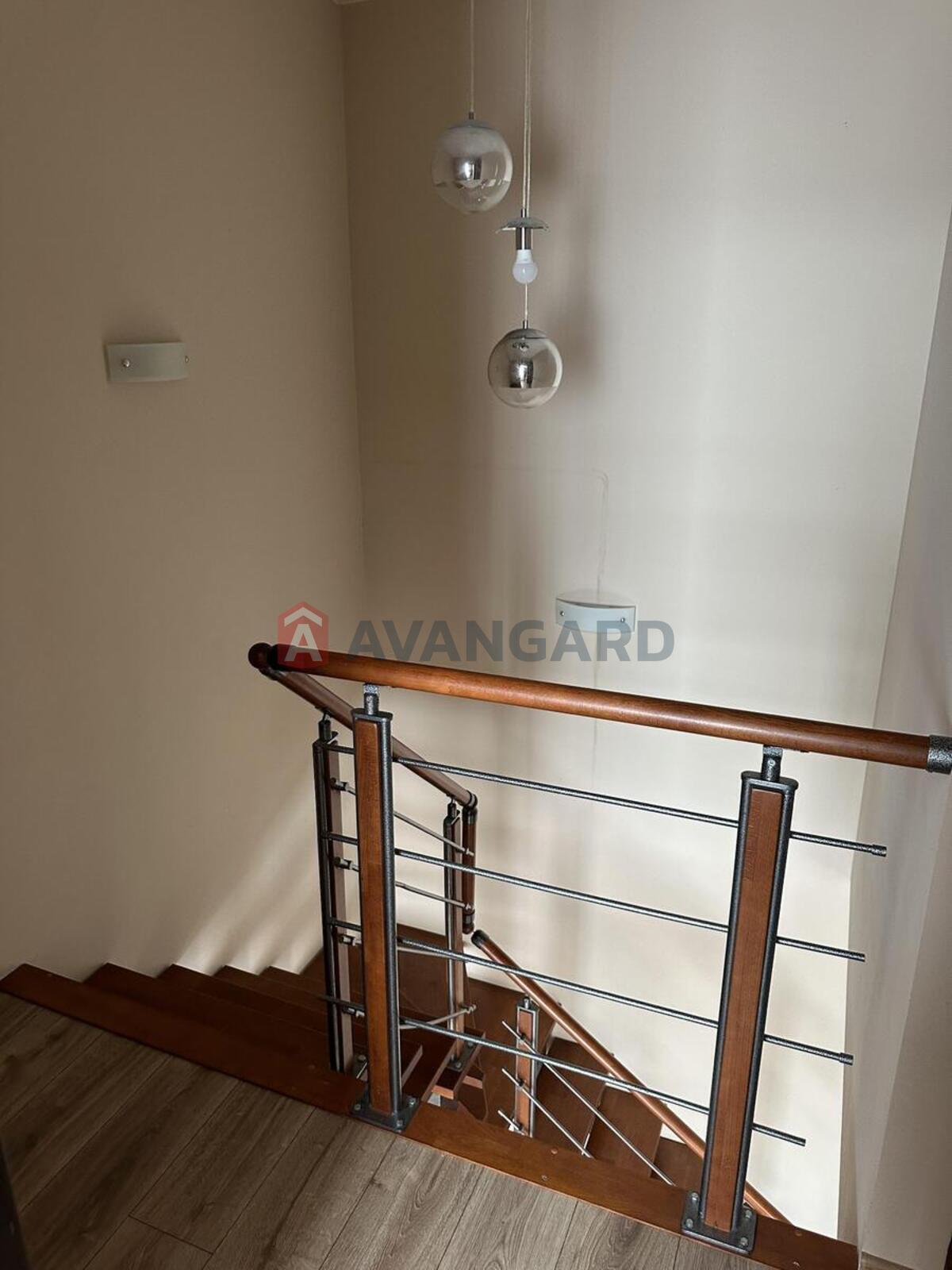 3 ��. ��������, 94/50/12 ��. �., 11/12 ������ ���� 8