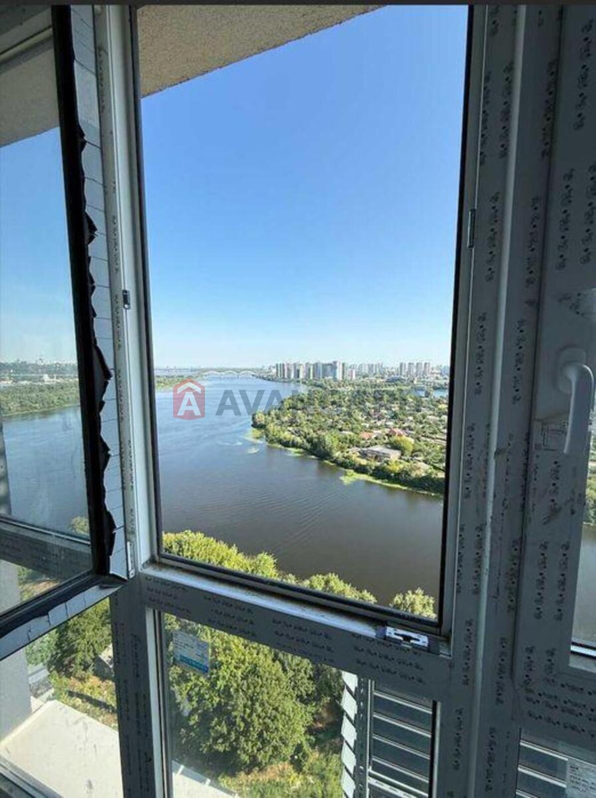 3 ��. ��������, 124/-/52 ��. �., 20/25 ������ ���� 12