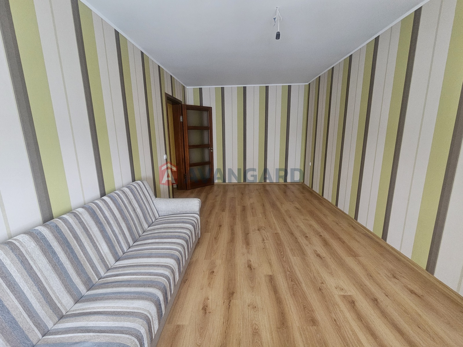 3 ��. ��������, 99/42/34 ��. �., 8/9 ������ ���� 29