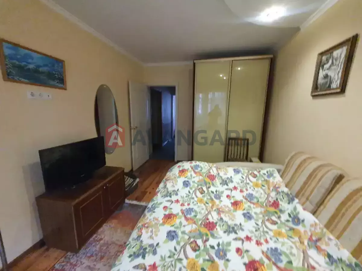 3 ��. ��������, 63/38/8 ��. �., 2/9 ������ ���� 15