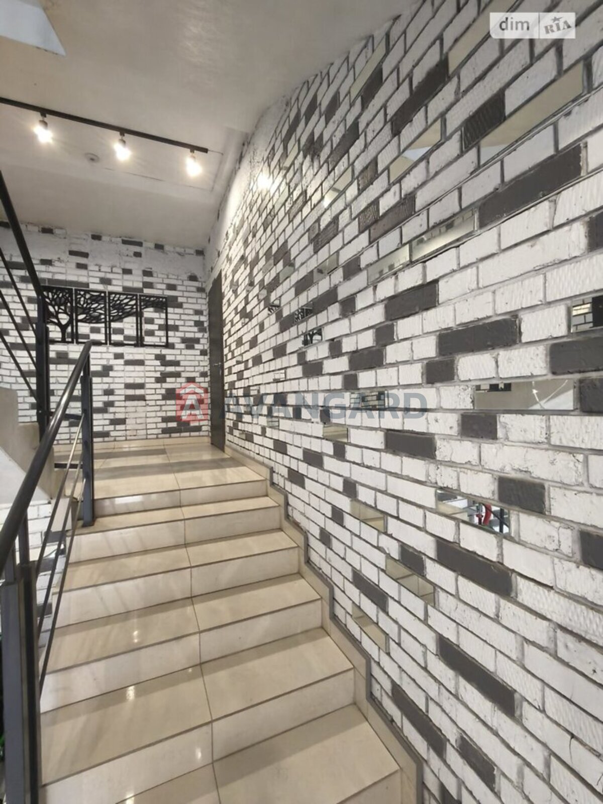 2 ��. ��������, 82/-/- ��. �., 5/10 ������ ���� 1