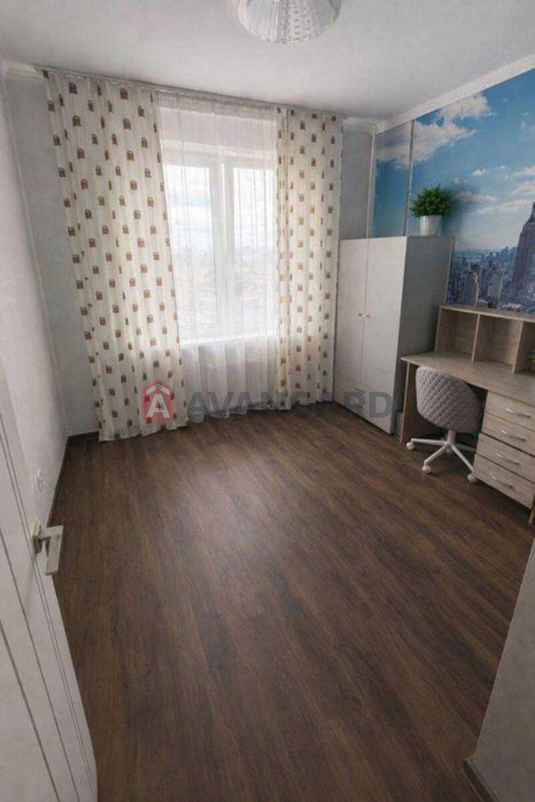 3 ����. ��������, 67/-/10 ��. �., 14/17 ���� ���� 4