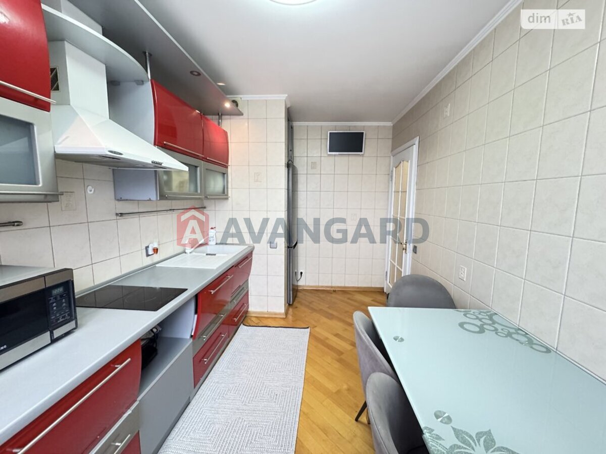 3 ����. ��������, 64/33/8 ��. �., 9/9 ���� ���� 5