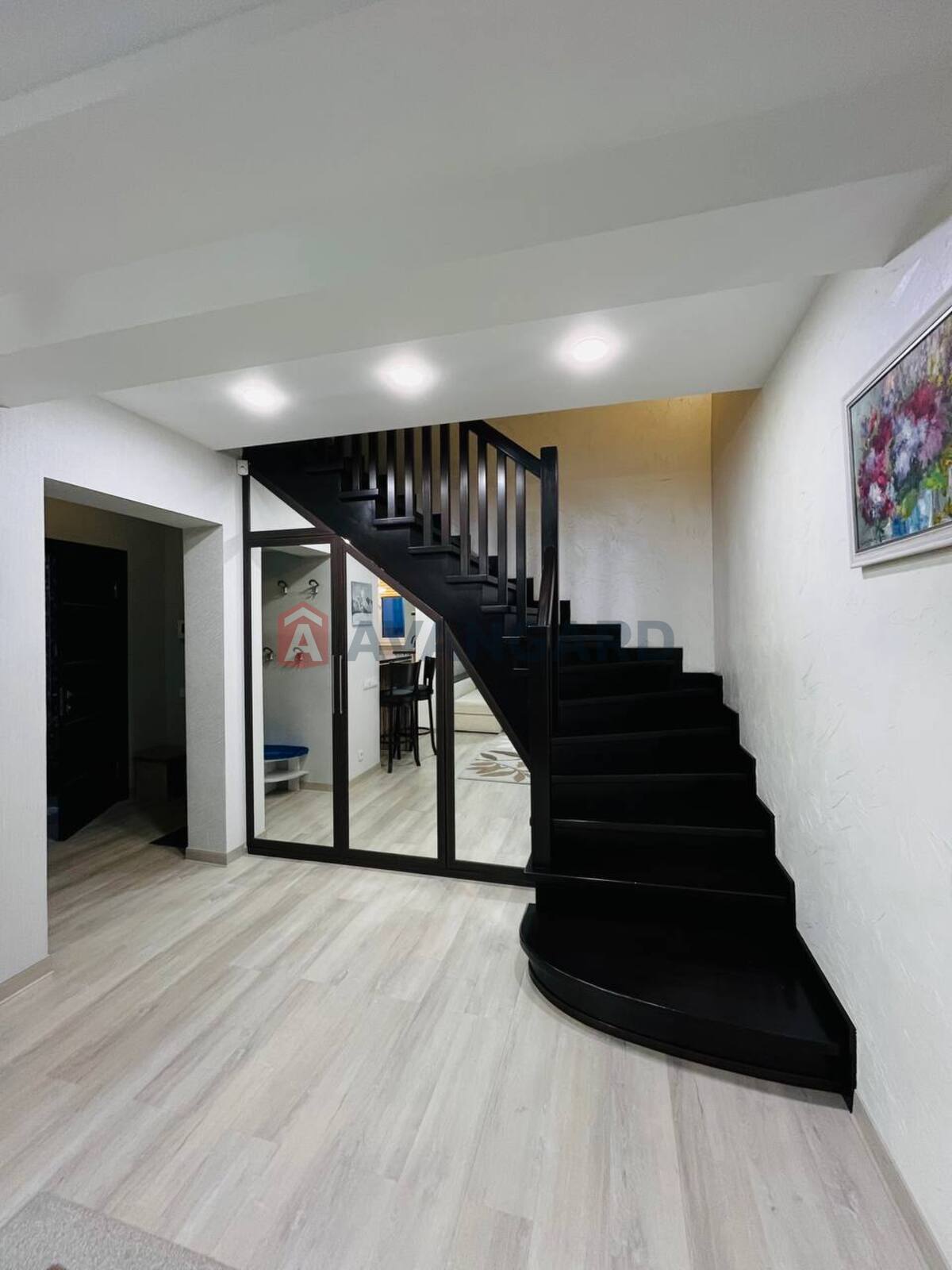 3 ��. ��������, 106.6/-/20 ��. �., 10/11 ������ ���� 8