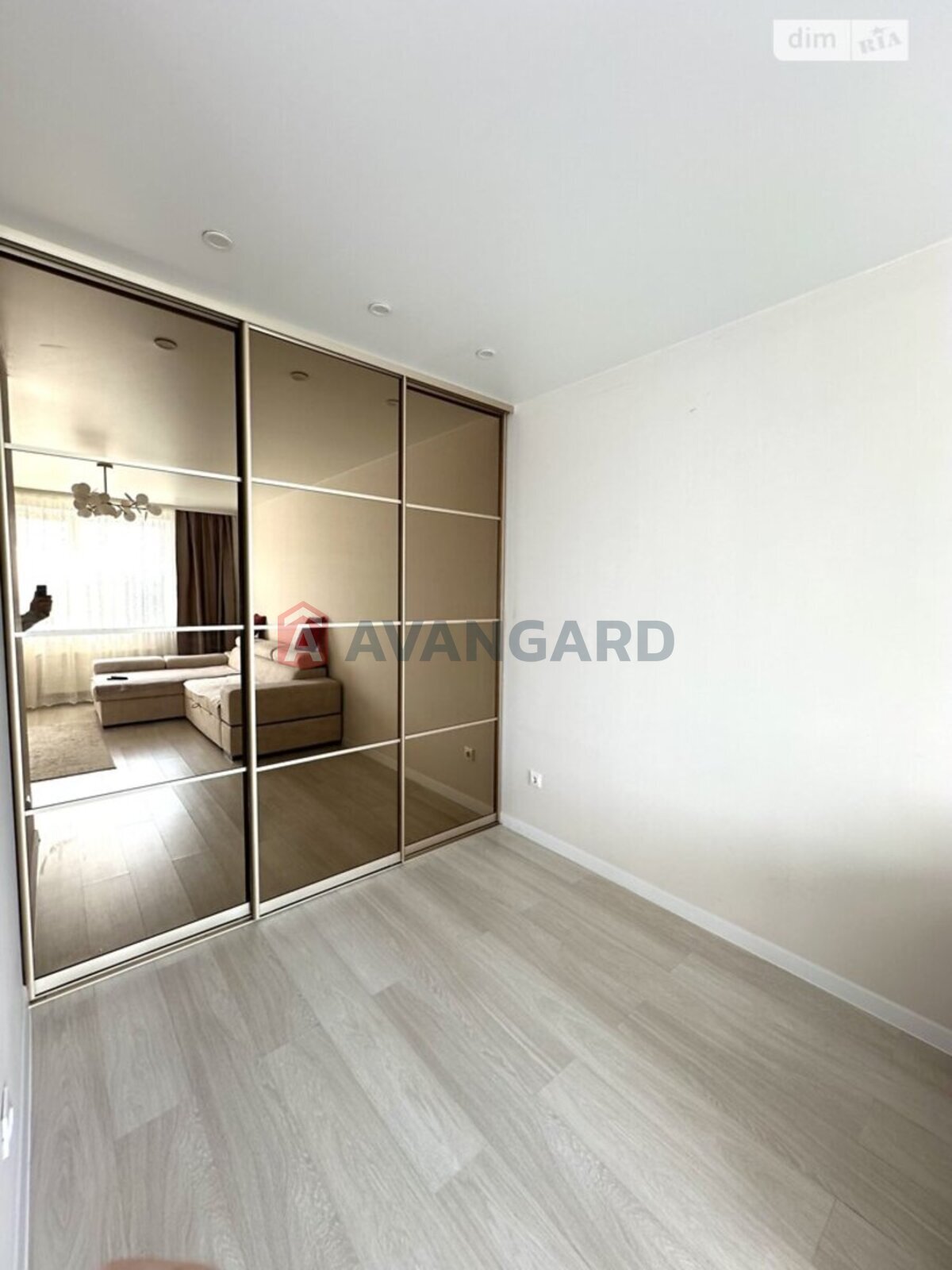 1 ��. ��������, 48/-/- ��. �., 7/10 ������ ���� 13