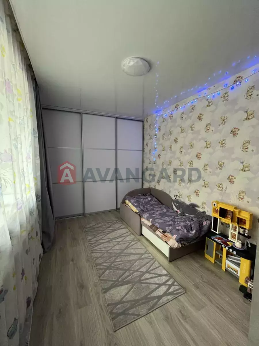 3 ����. ��������, 49/-/4 ��. �., 1/5 ���� ���� 6