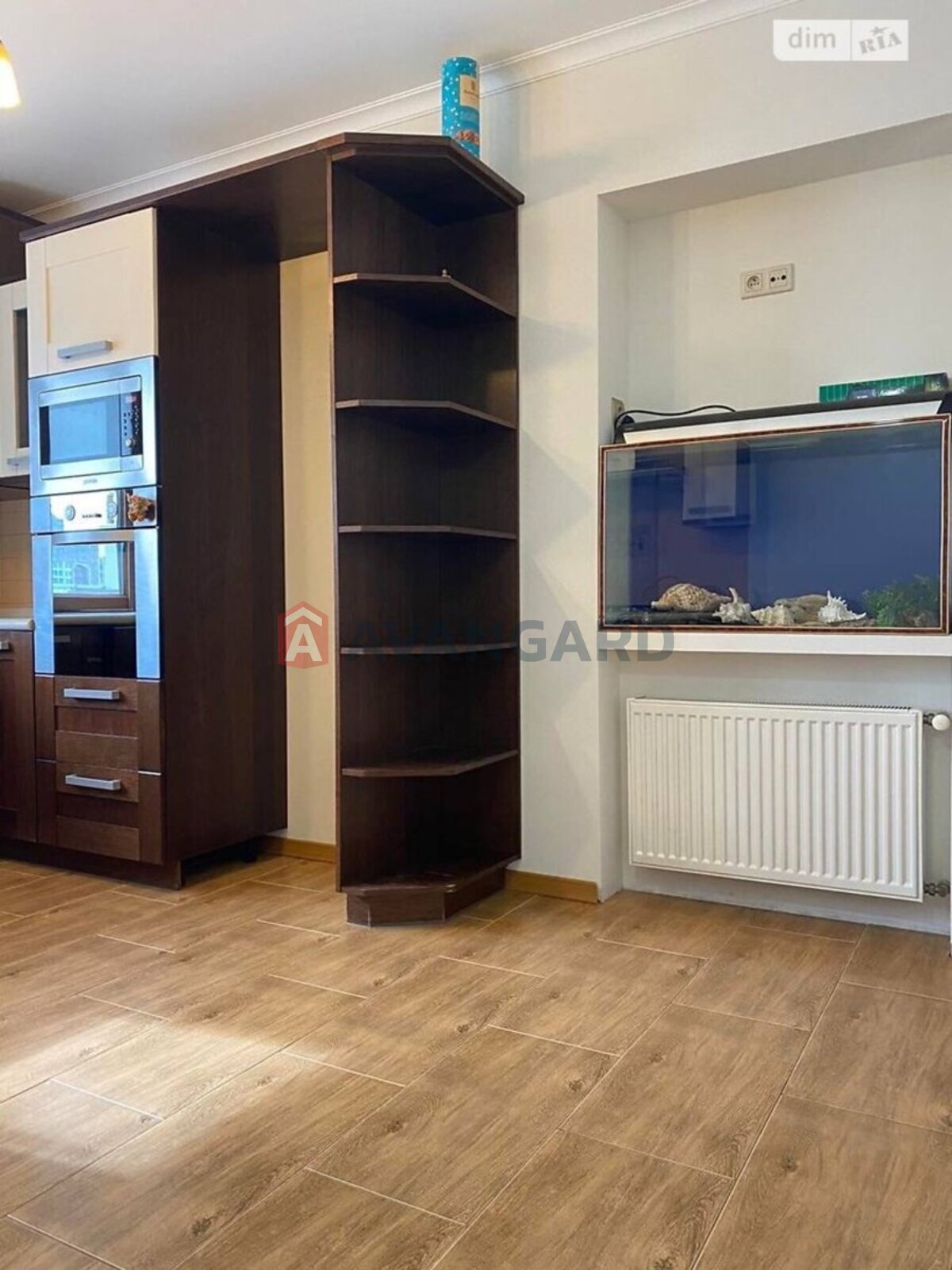 4 ��. ��������, 120/-/- ��. �., 4/11 ������ ���� 8