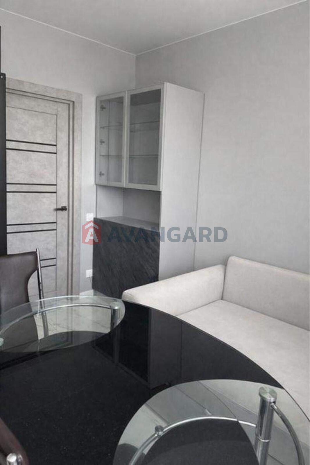 1 ��. ��������, 40/-/11 ��. �., 3/10 ������ ���� 10