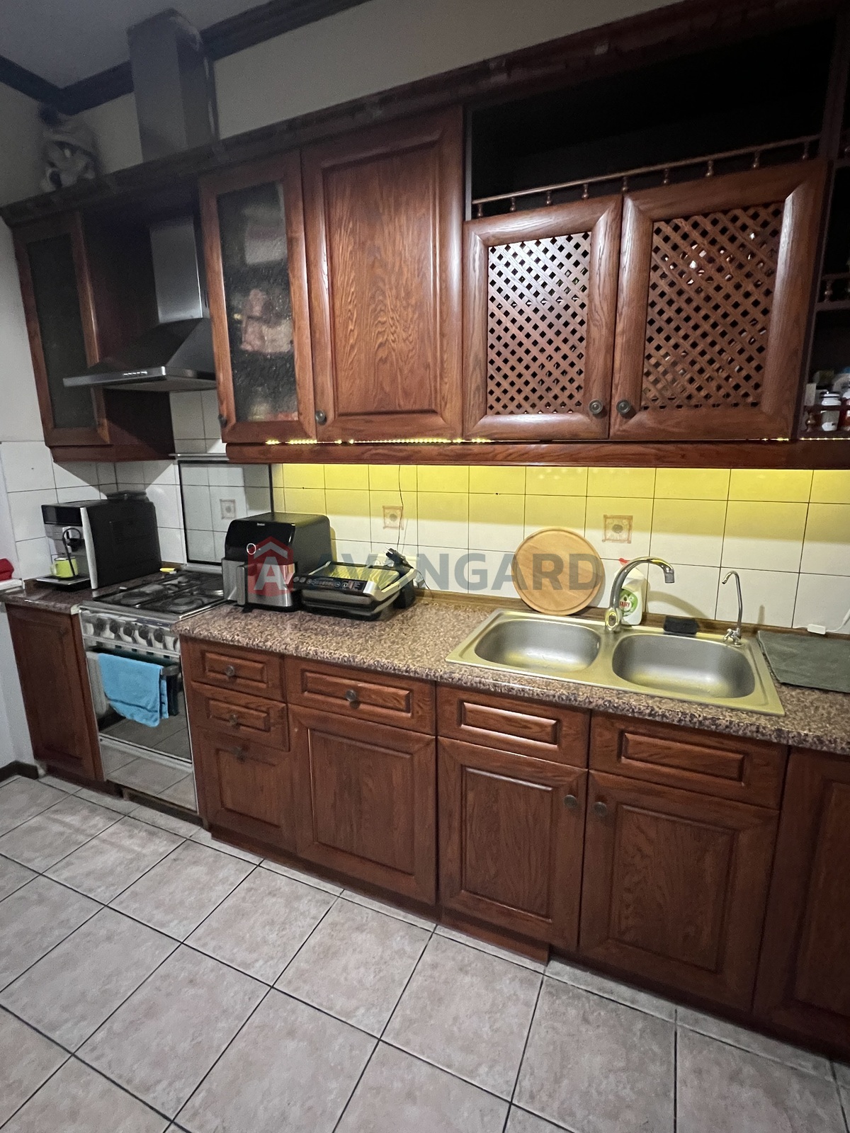 3 ��. ��������, 82/-/9 ��. �., 5/5 ������ ���� 20