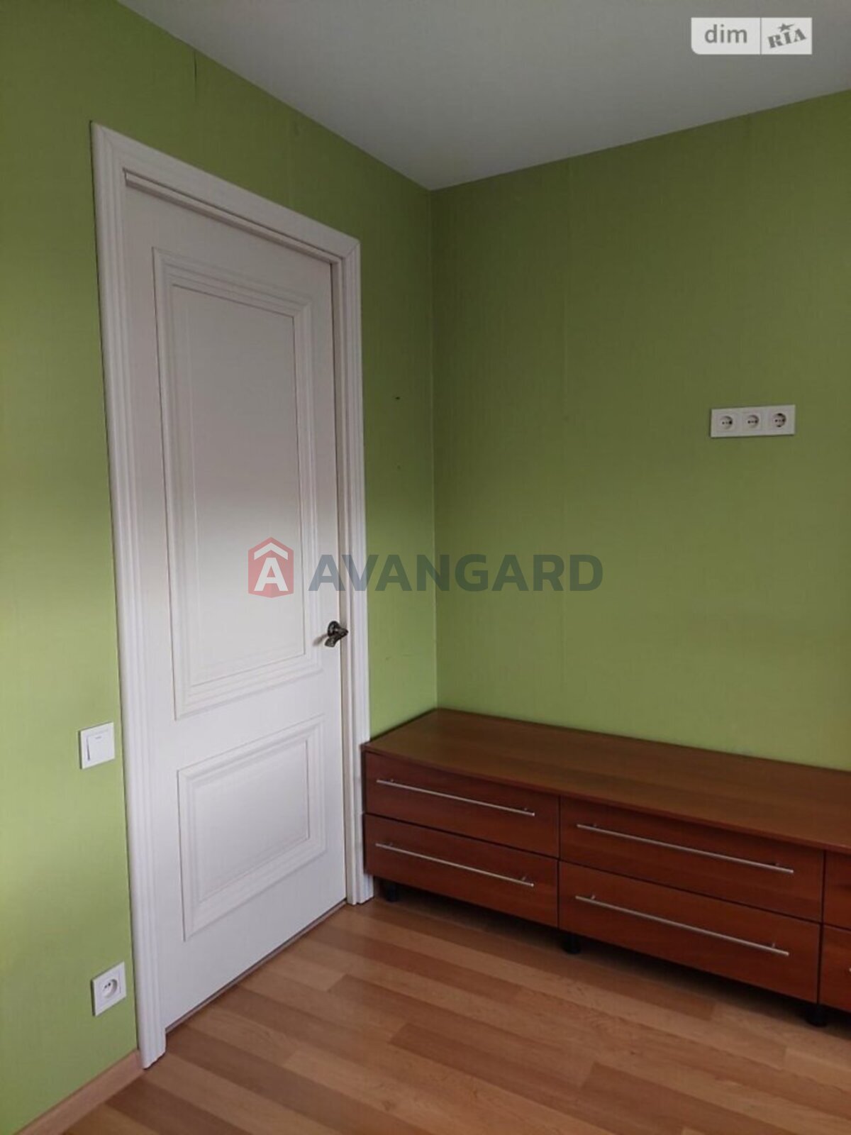 3 ����. ��������, 66/-/- ��. �., 8/9 ���� ���� 23