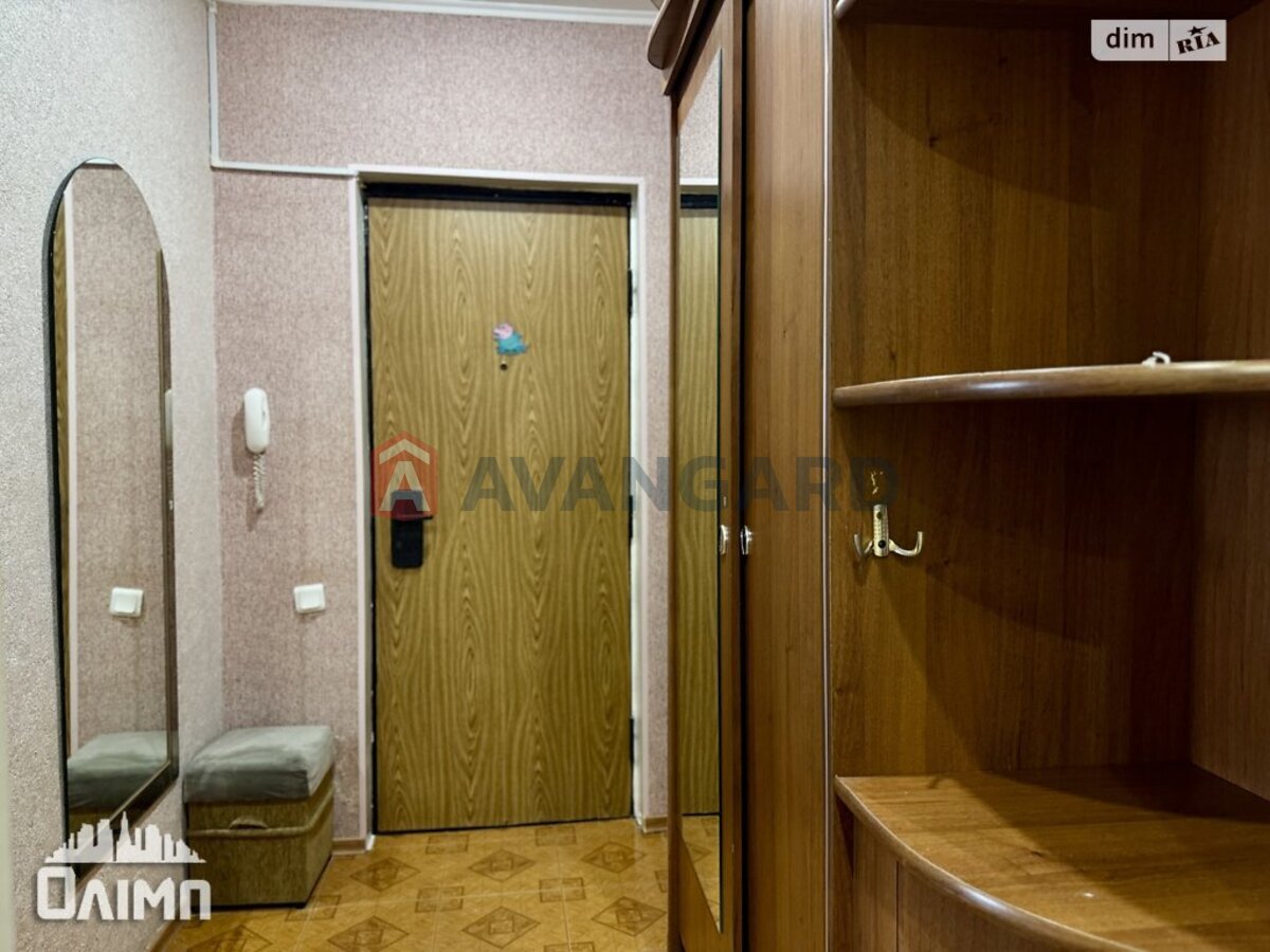 2 ����. ��������, 68/33/11 ��. �., 8/9 ���� ���� 8