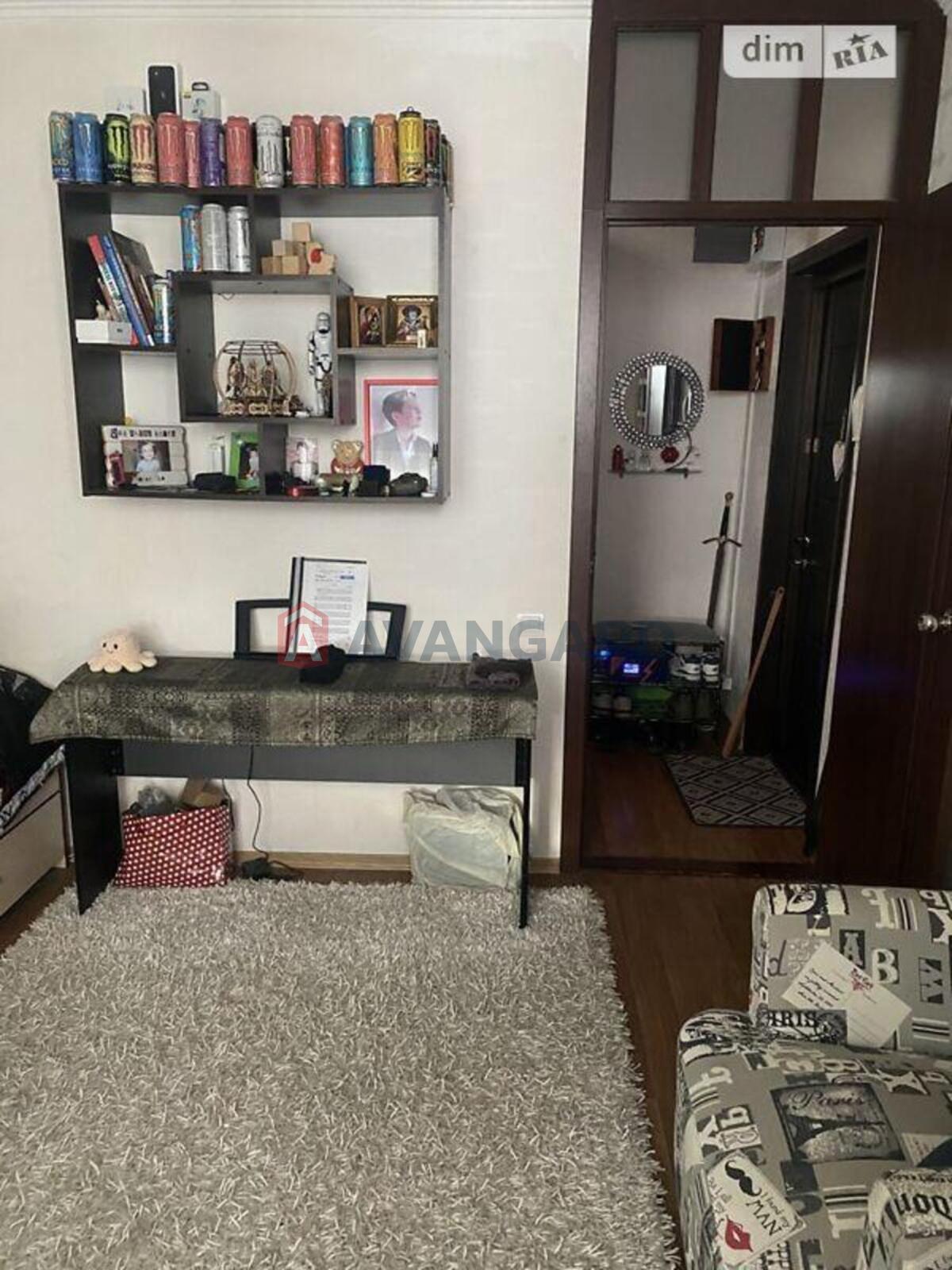 3 ��. ��������, 78/40/8 ��. �., 9/10 ������ ���� 11