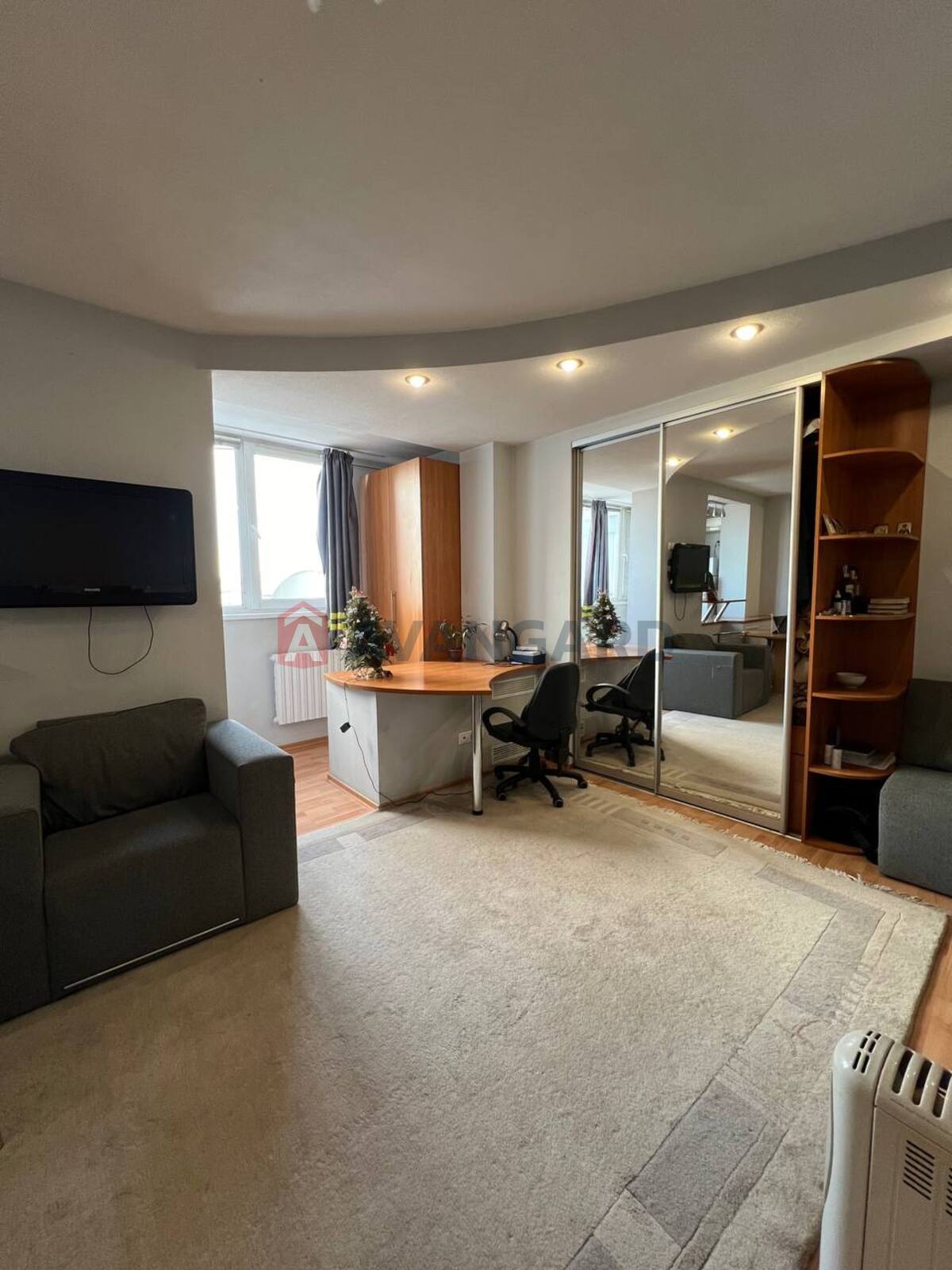 1 ��. ��������, 38/30/8 ��. �., 13/18 ������ ���� 12