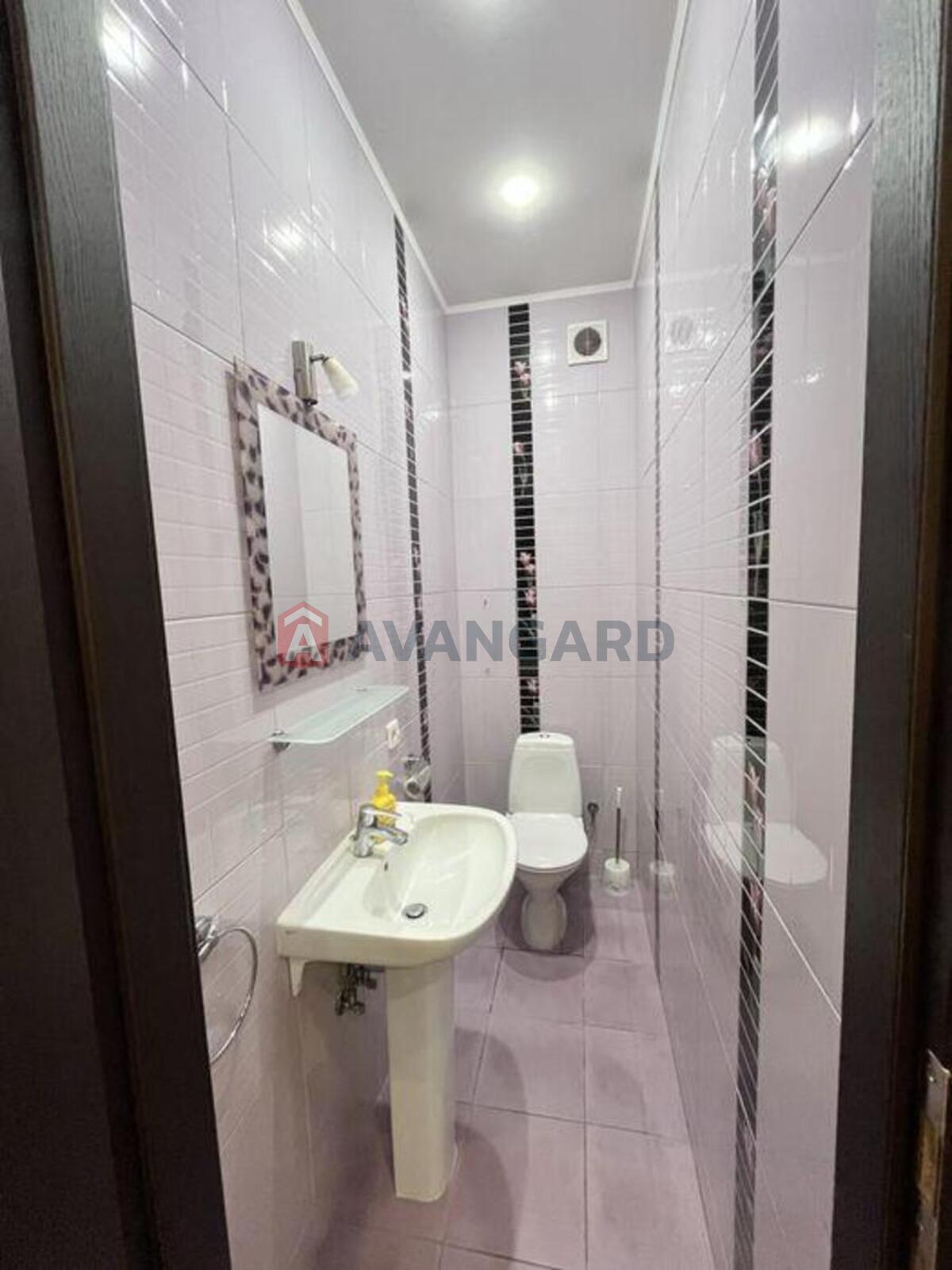 3 ��. ��������, 79/-/15 ��. �., 3/5 ������ ���� 8