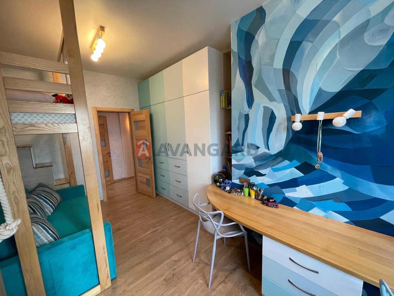 3 ��. ��������, 82/60/12 ��. �., 4/25 ������ ���� 5