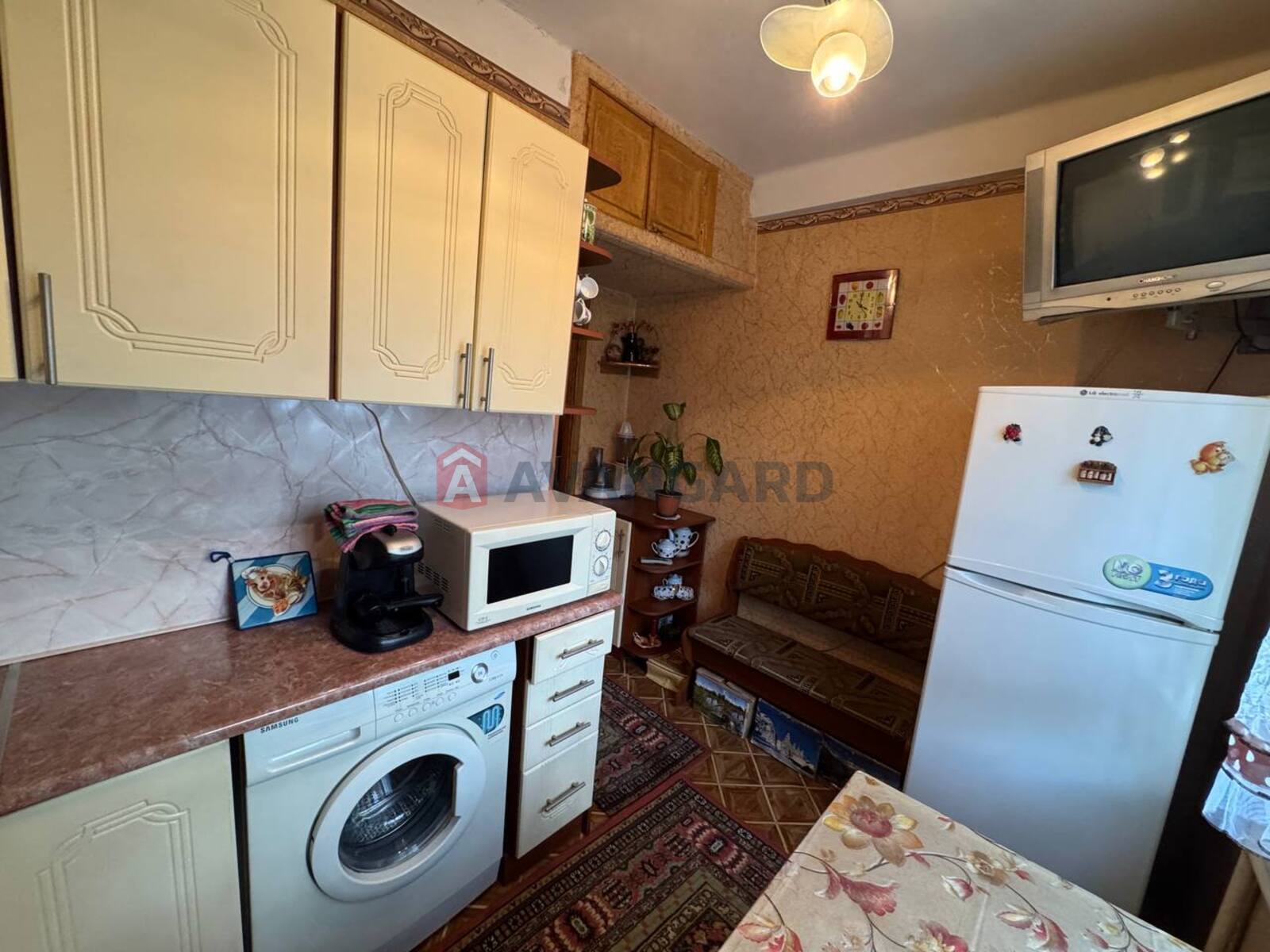 2 ����. ��������, 44.41/30.32/7 ��. �., 1/5 ���� ���� 9