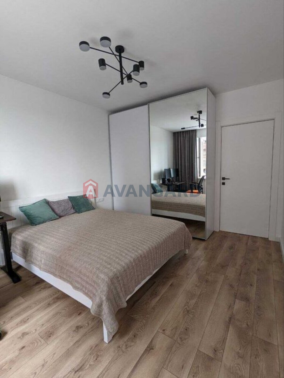 2 ��. ��������, 81/-/15 ��. �., 4/10 ������ ���� 8