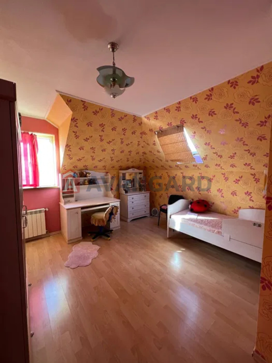 5 ��. ��������, 190/-/- ��. �., 1/2 ������ ���� 5