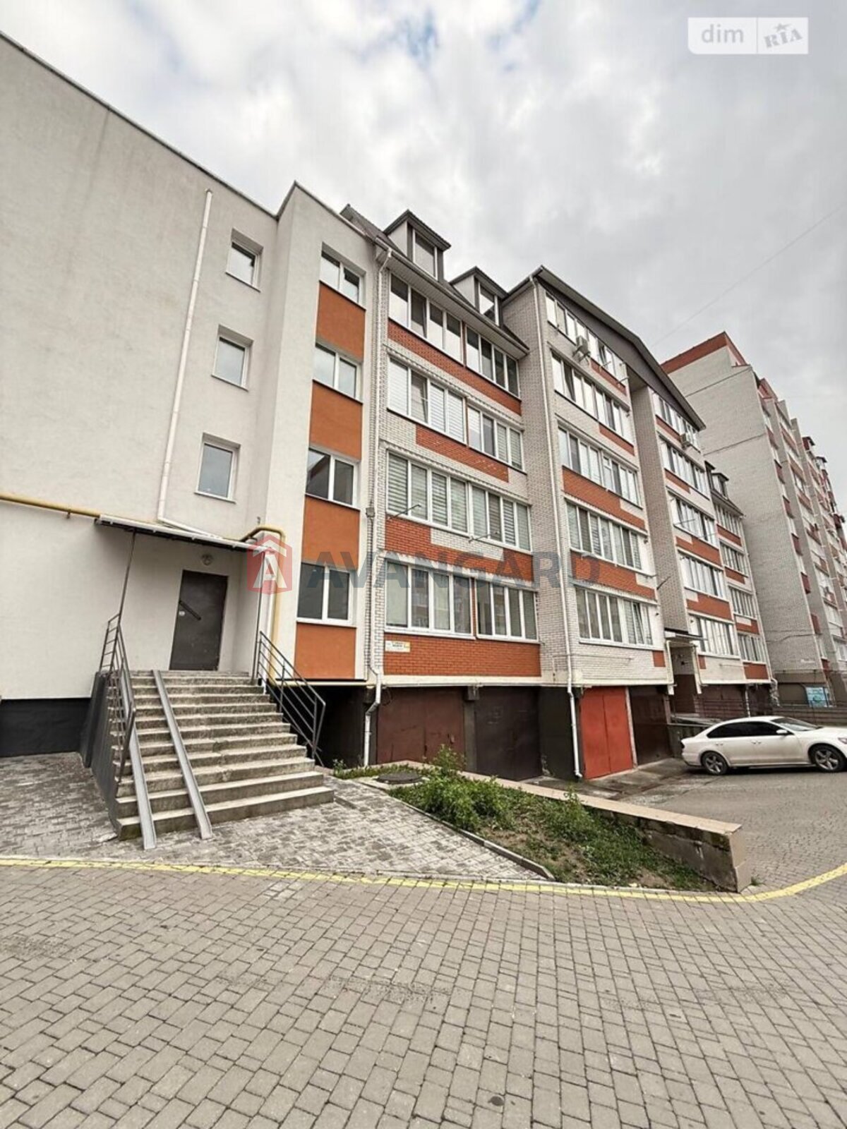 3 ��. ��������, 84/46/11 ��. �., 4/9 ������ ���� 2