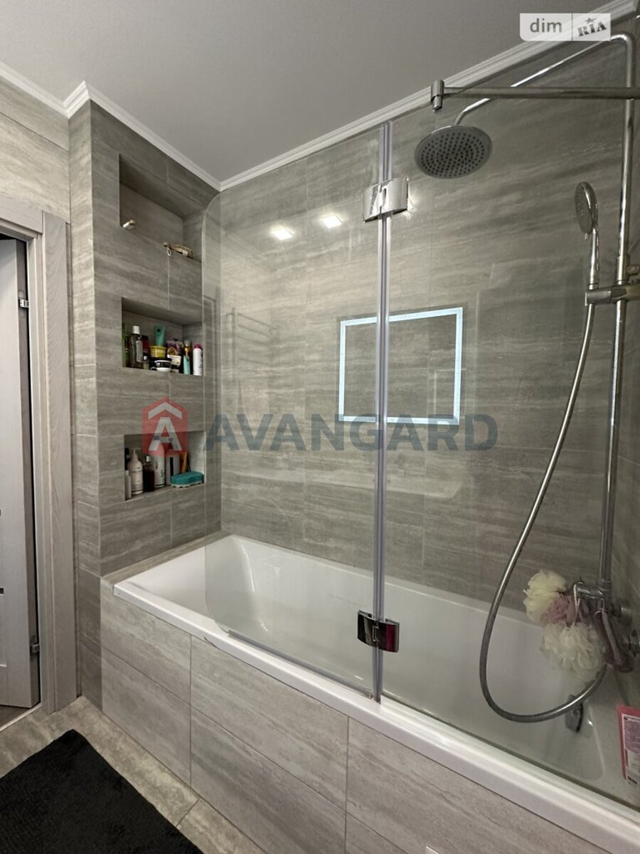 3 ��. ��������, 103/56/13 ��. �., 8/9 ������ ���� 19