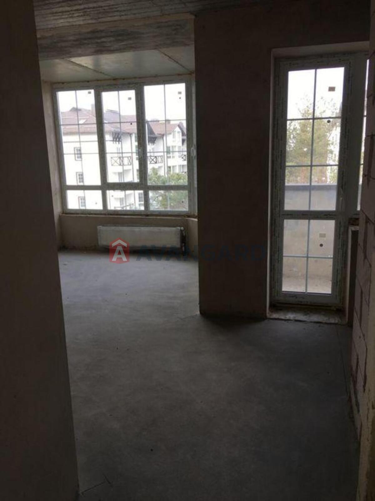 3 ��. ��������, 130/-/42 ��. �., 4/5 ������ ���� 10