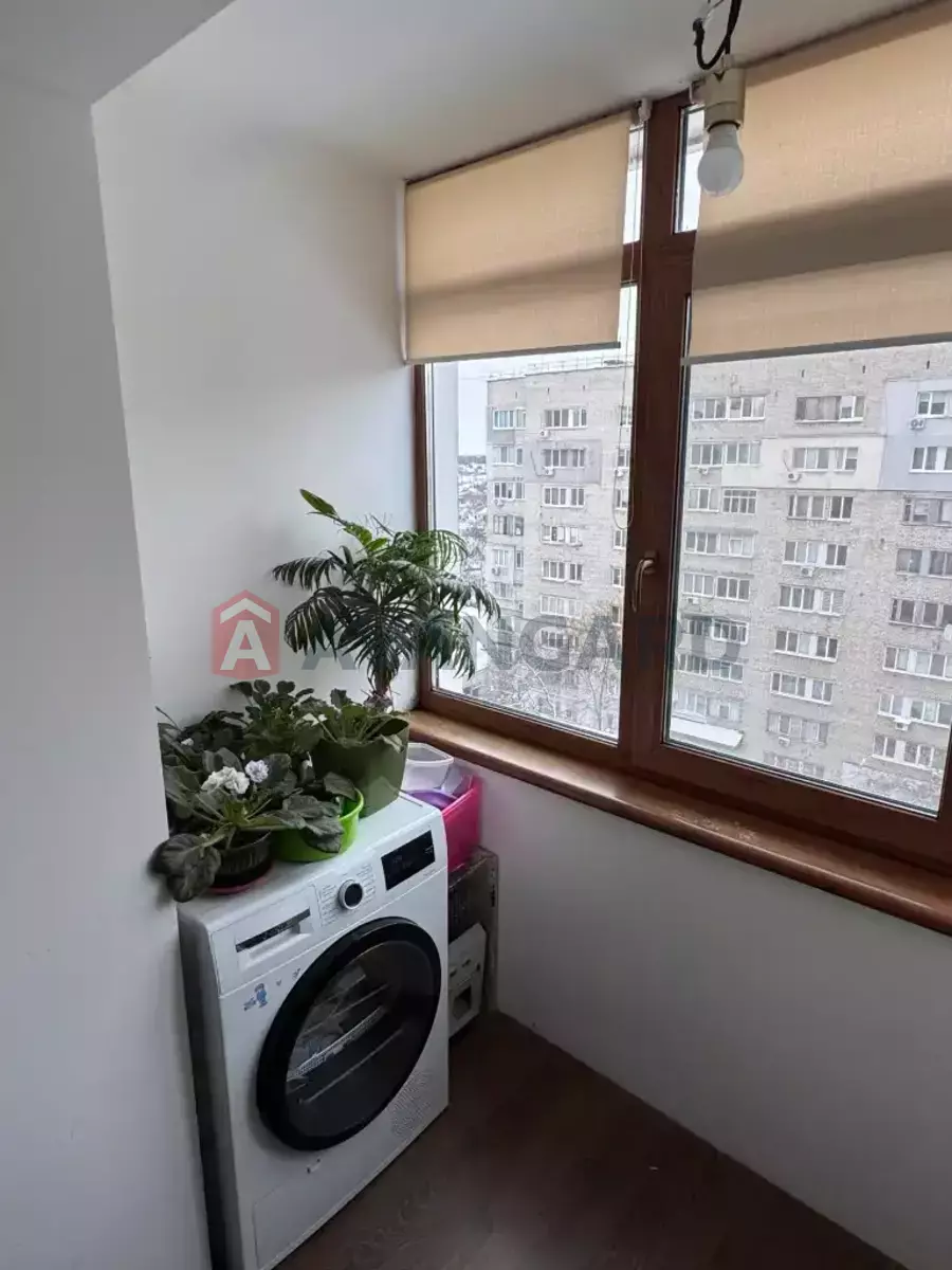 3 ����. ��������, 70/-/8 ��. �., 8/9 ���� ���� 2