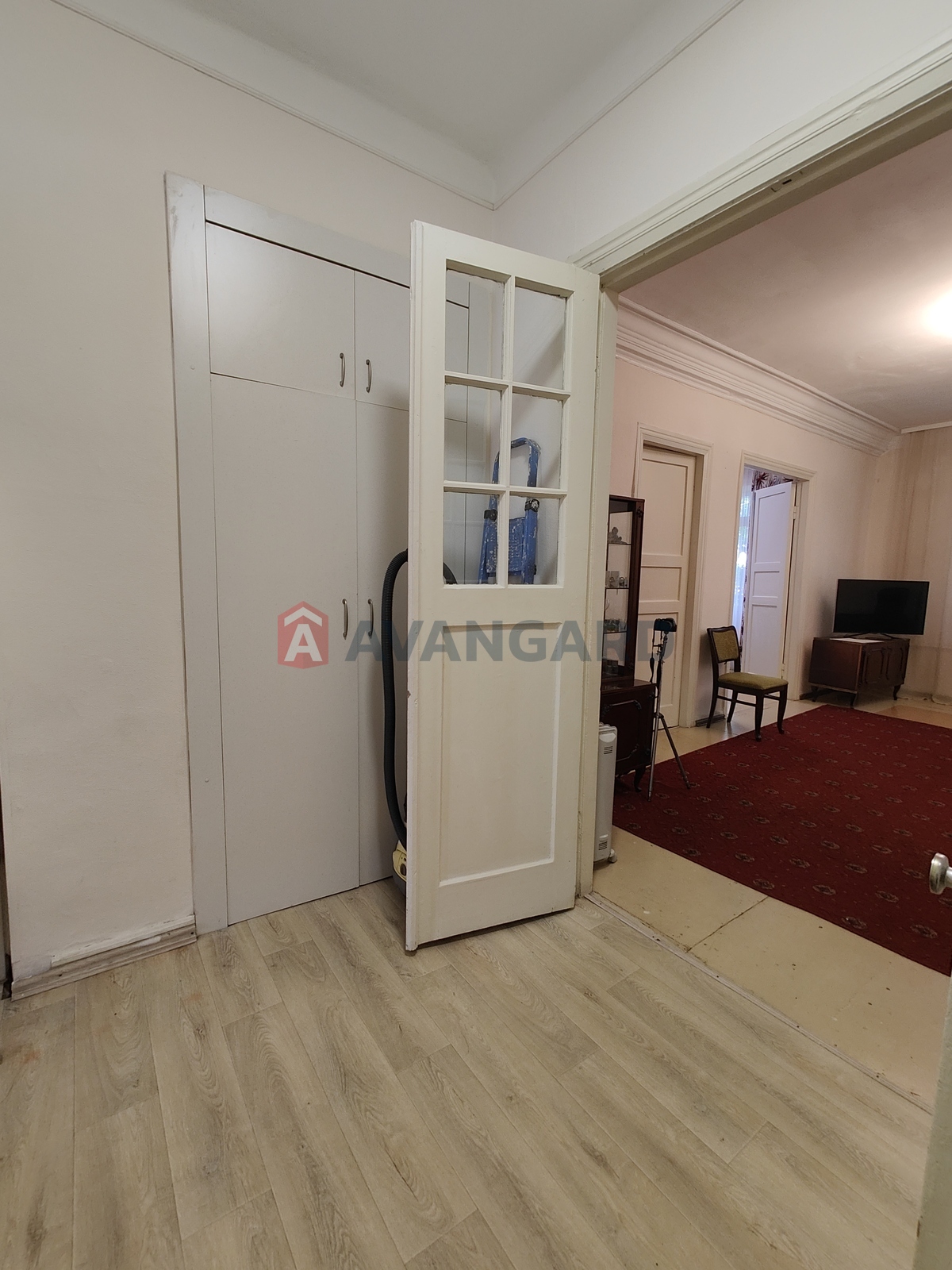 2 ��. ��������, 61/32/8 ��. �., 5/5 ������ ���� 3