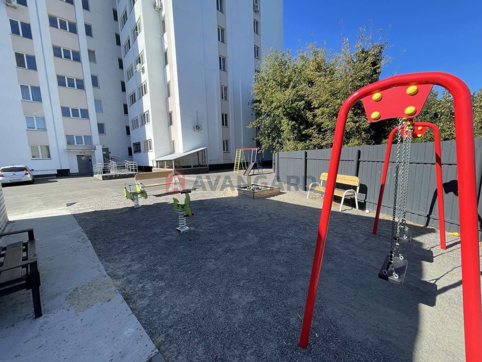 2 ��. ��������, 58/33/8 ��. �., 1/10 ������ ���� 20