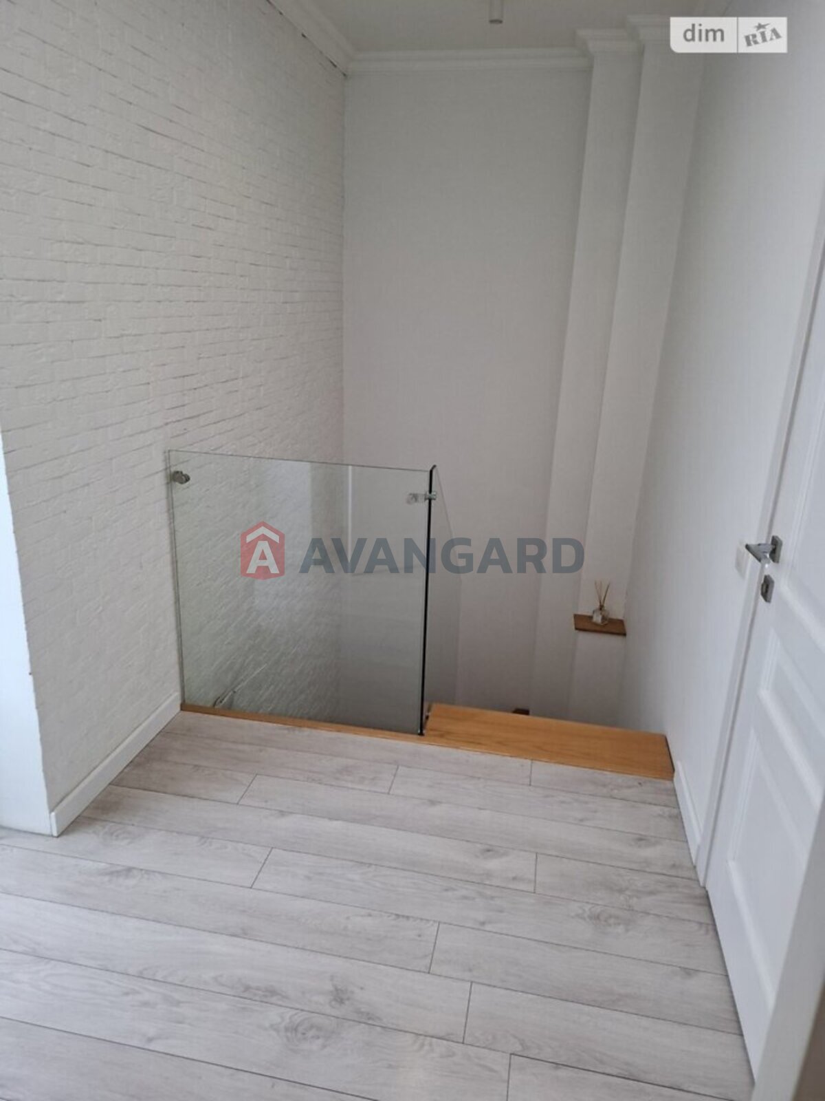 2 ��. ��������, 86/60/20 ��. �., 10/11 ������ ���� 6