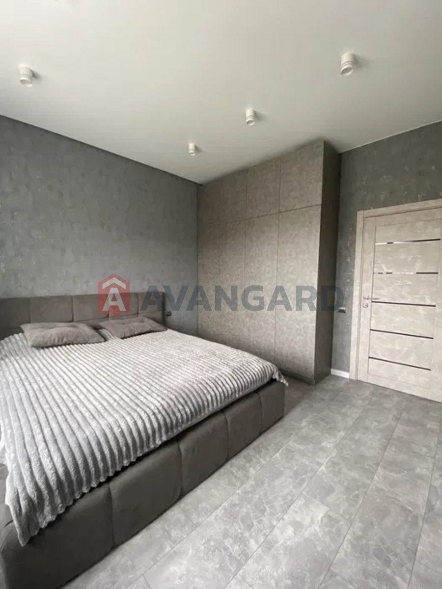 3 ����. ��������, 75/-/7 ��. �., 5/5 ���� ���� 12