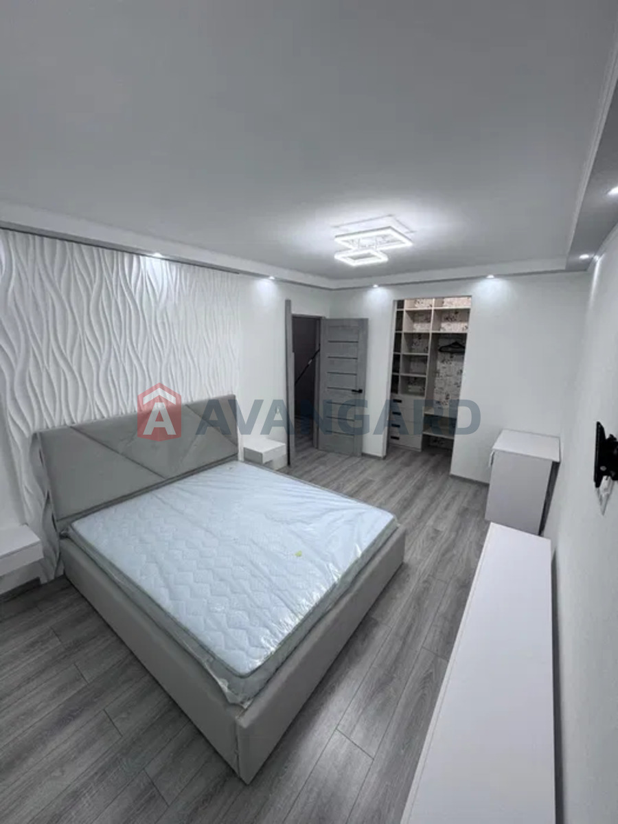 1 ��. ��������, 33/17/6 ��. �., 3/5 ������ ���� 1