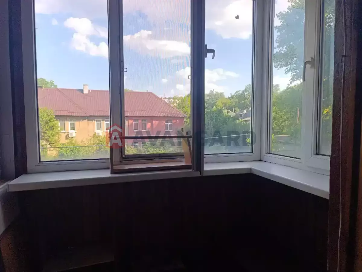 4 ����. ��������, 77/57/7 ��. �., 3/3 ���� ���� 19