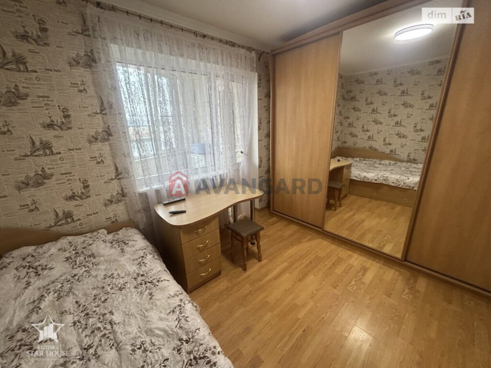 2 ��. ��������, 68/33/13 ��. �., 9/9 ������ ���� 4