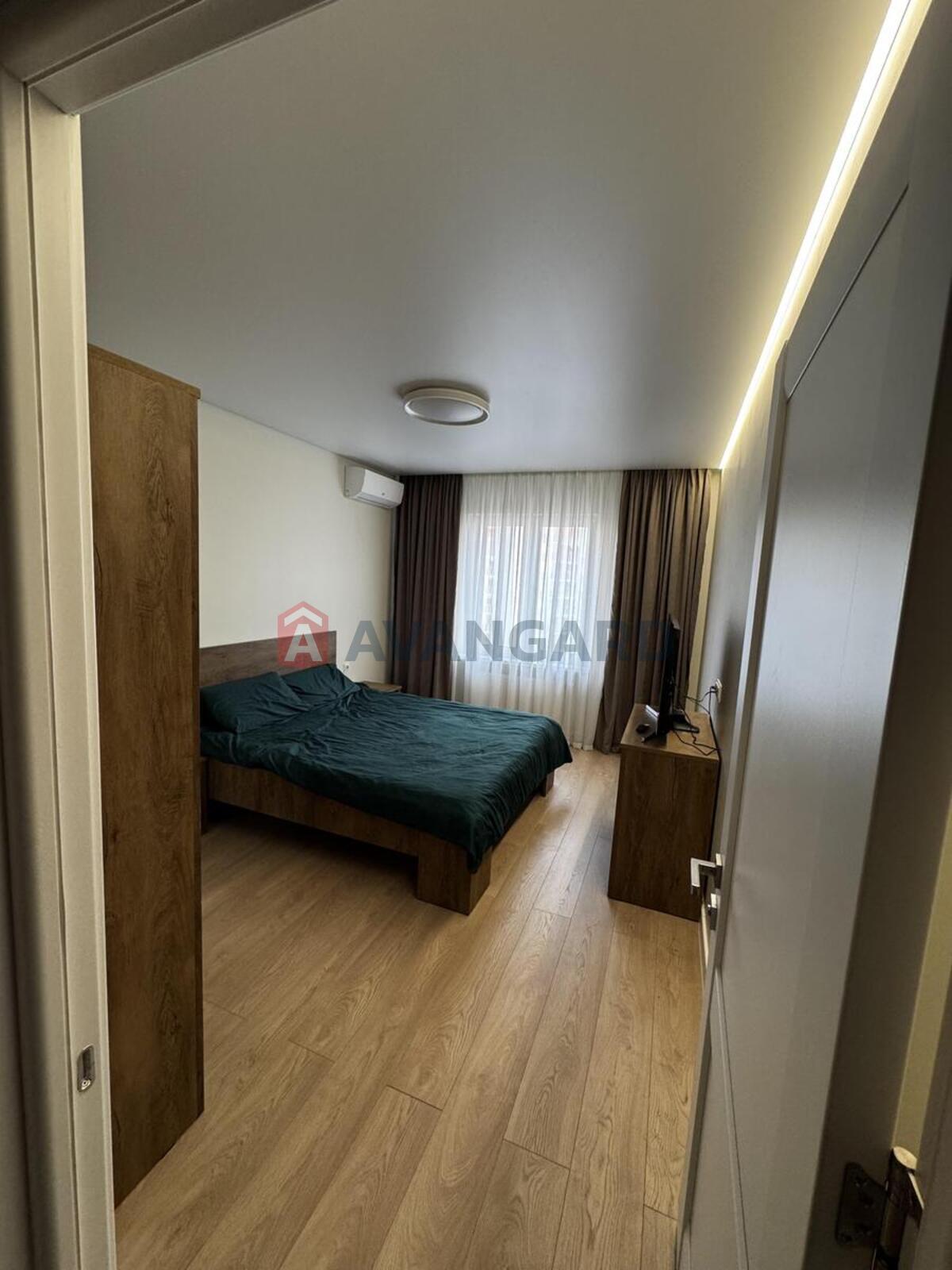 3 ����. ��������, 82/42/12 ��. �., 15/25 ���� ���� 1