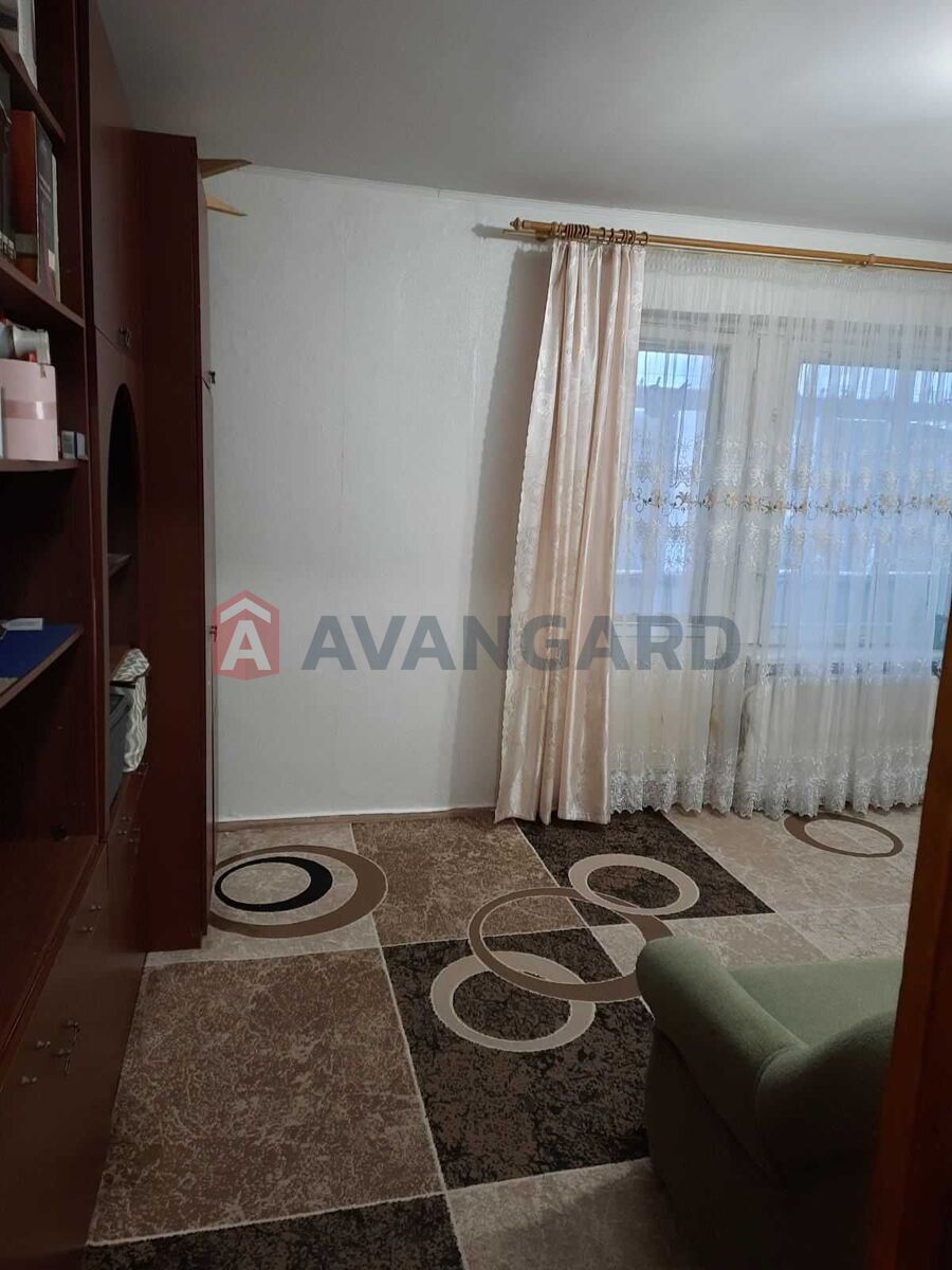 3 ����. ��������, 70/-/8 ��. �., 3/9 ���� ���� 2