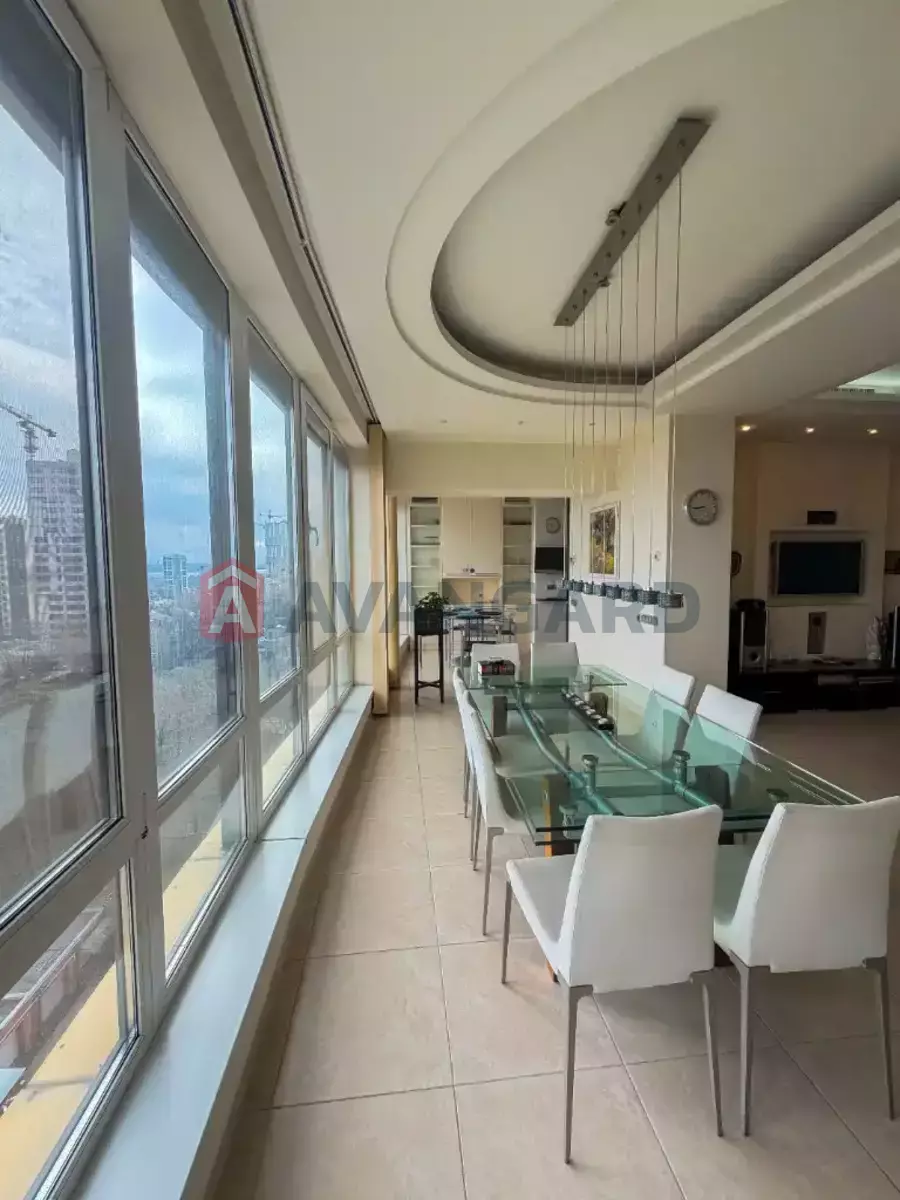 4 ��. ��������, 150/-/- ��. �., 8/14 ������ ���� 15