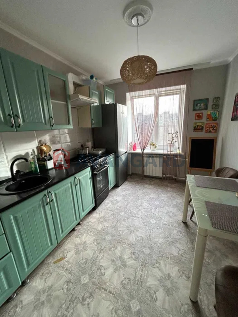 3 ����. ��������, 71/-/9 ��. �., 5/5 ���� ���� 8